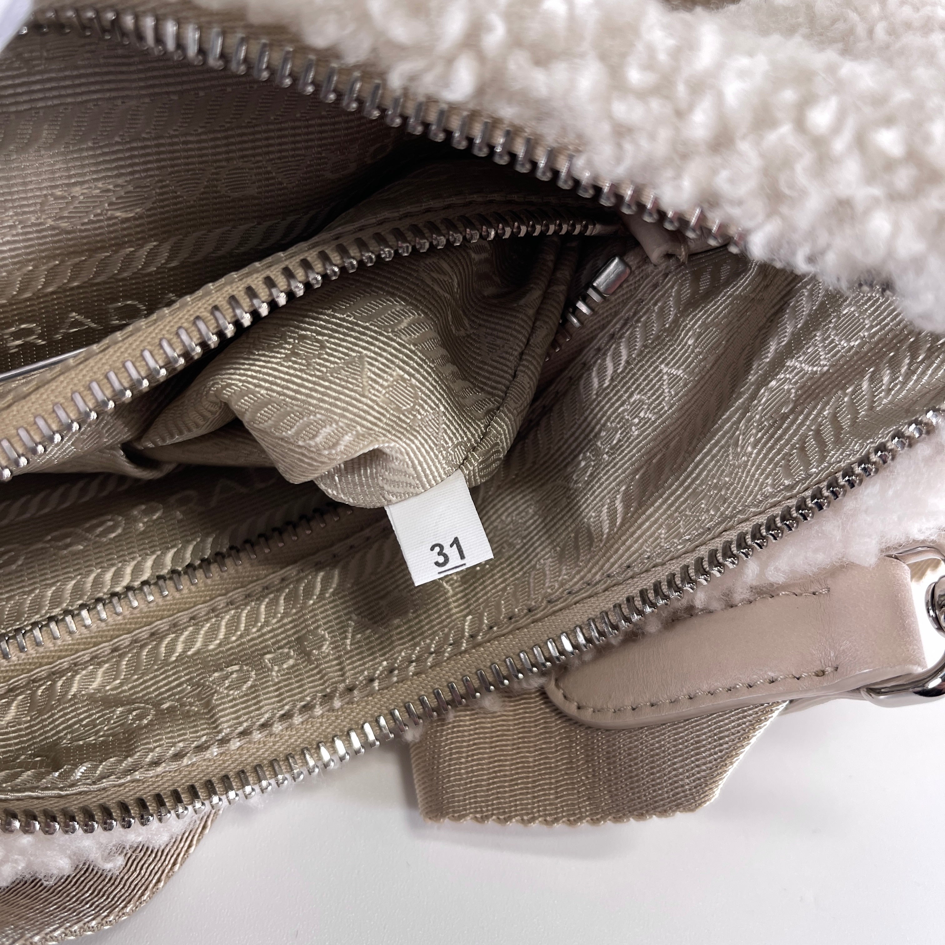 2604 secondhand PRADA hobo bag Shoulder bag