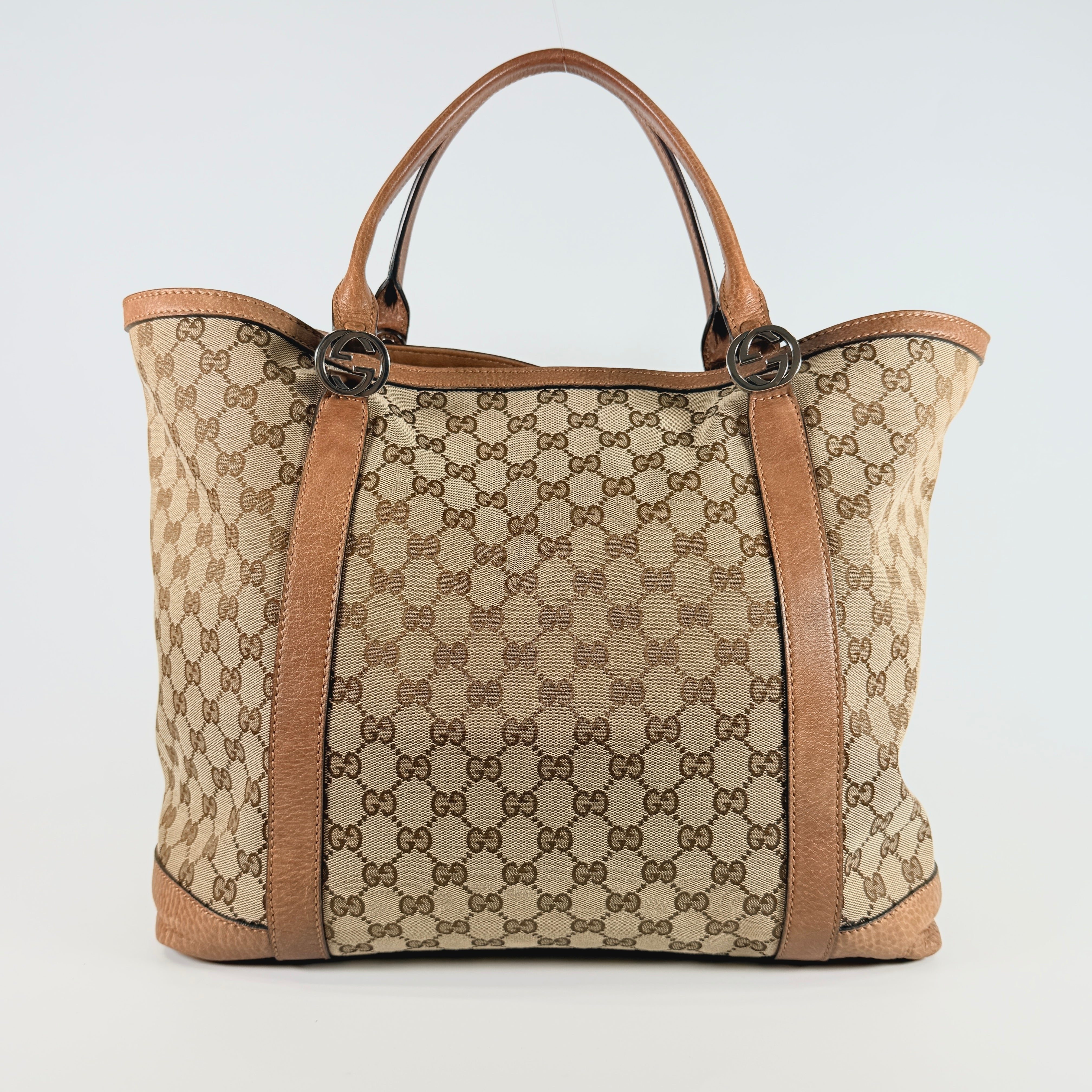 2606 secondhand Gucci GG Canvas Handbag