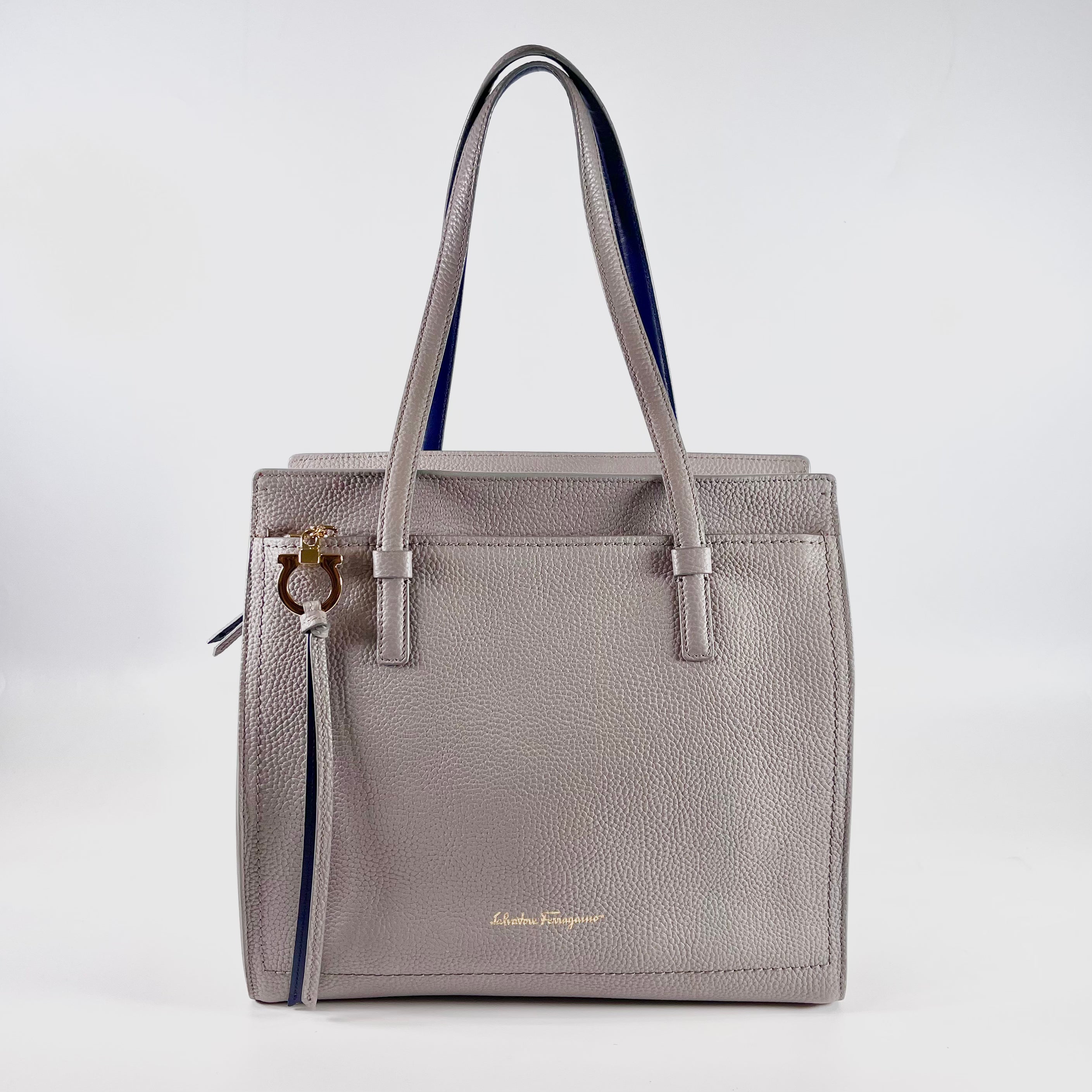2602 secondhand Ferragamo Gancini hand bag