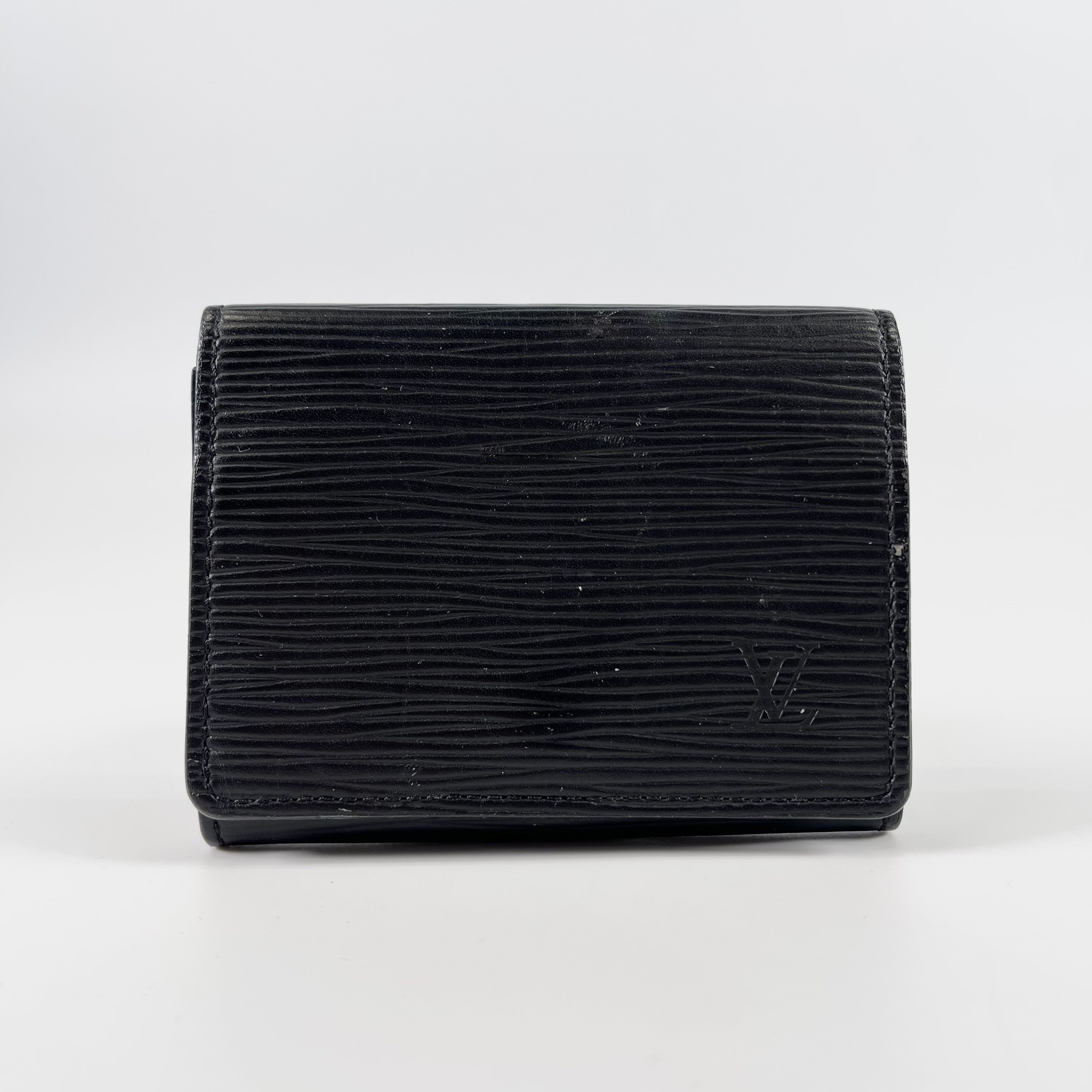 2510 Louis Vuitton Unveil Carte de Visit Thread Accessories