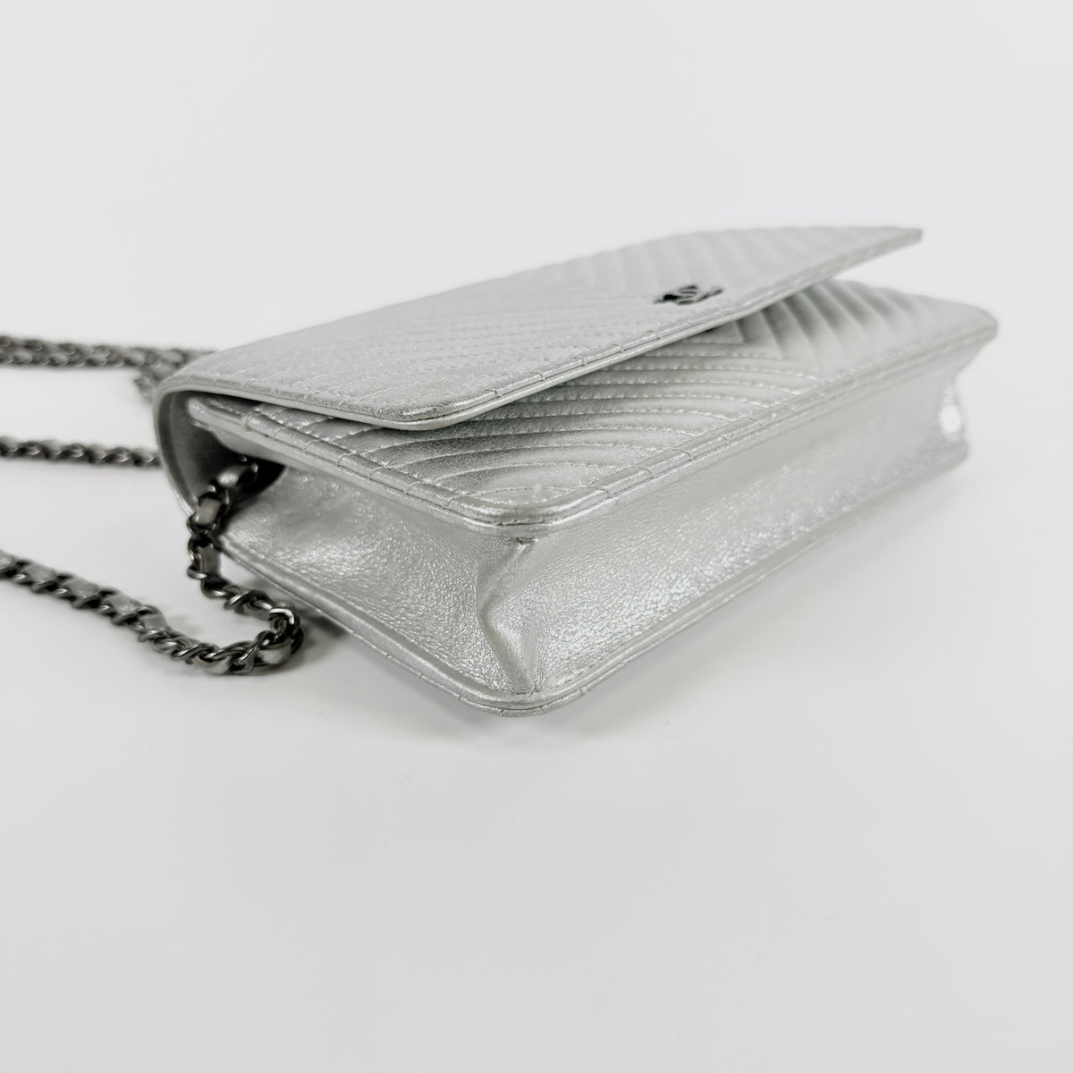 2607 secondhand CHANEL Chain Wallet