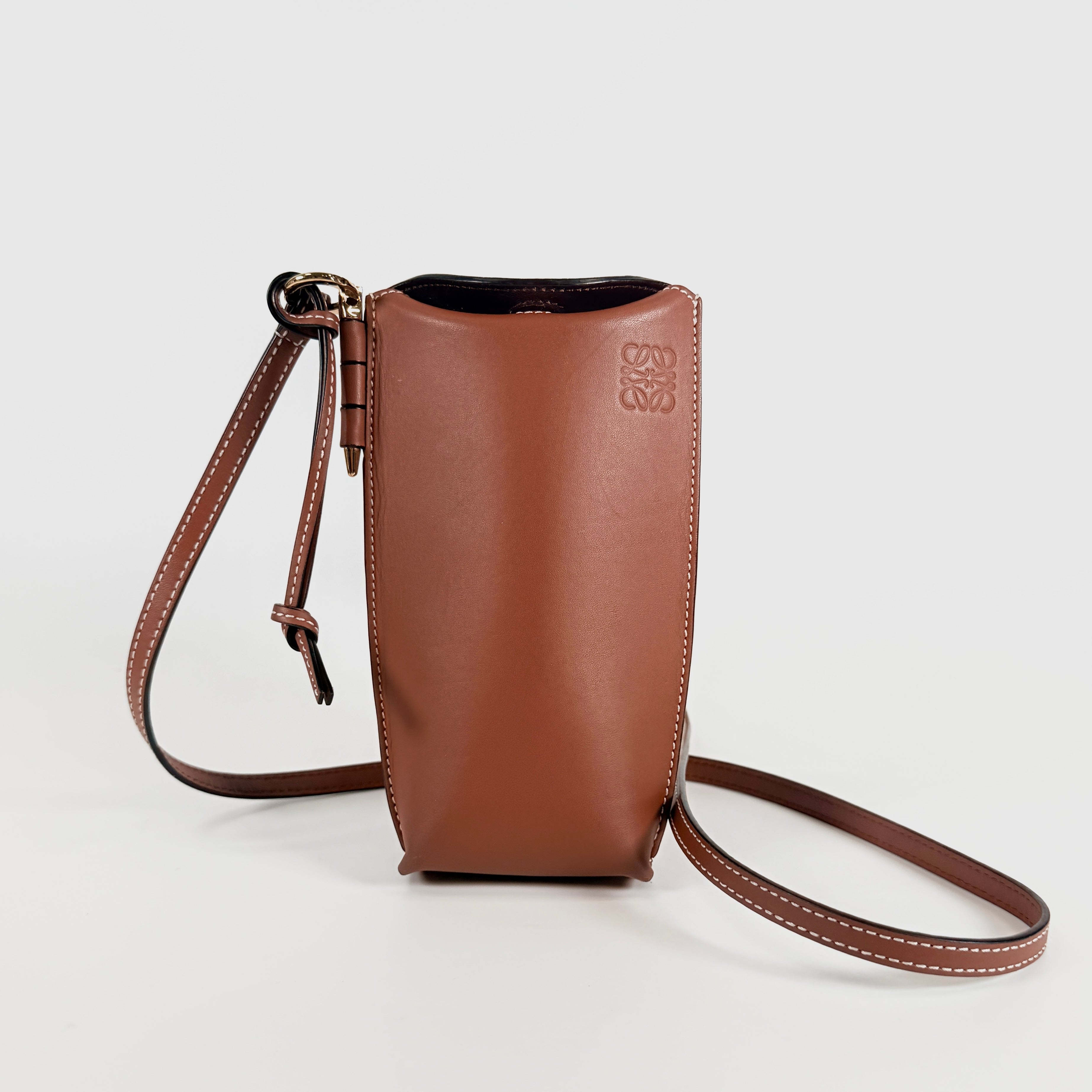 2606 secondhand LOEWE gate pocket shoulder