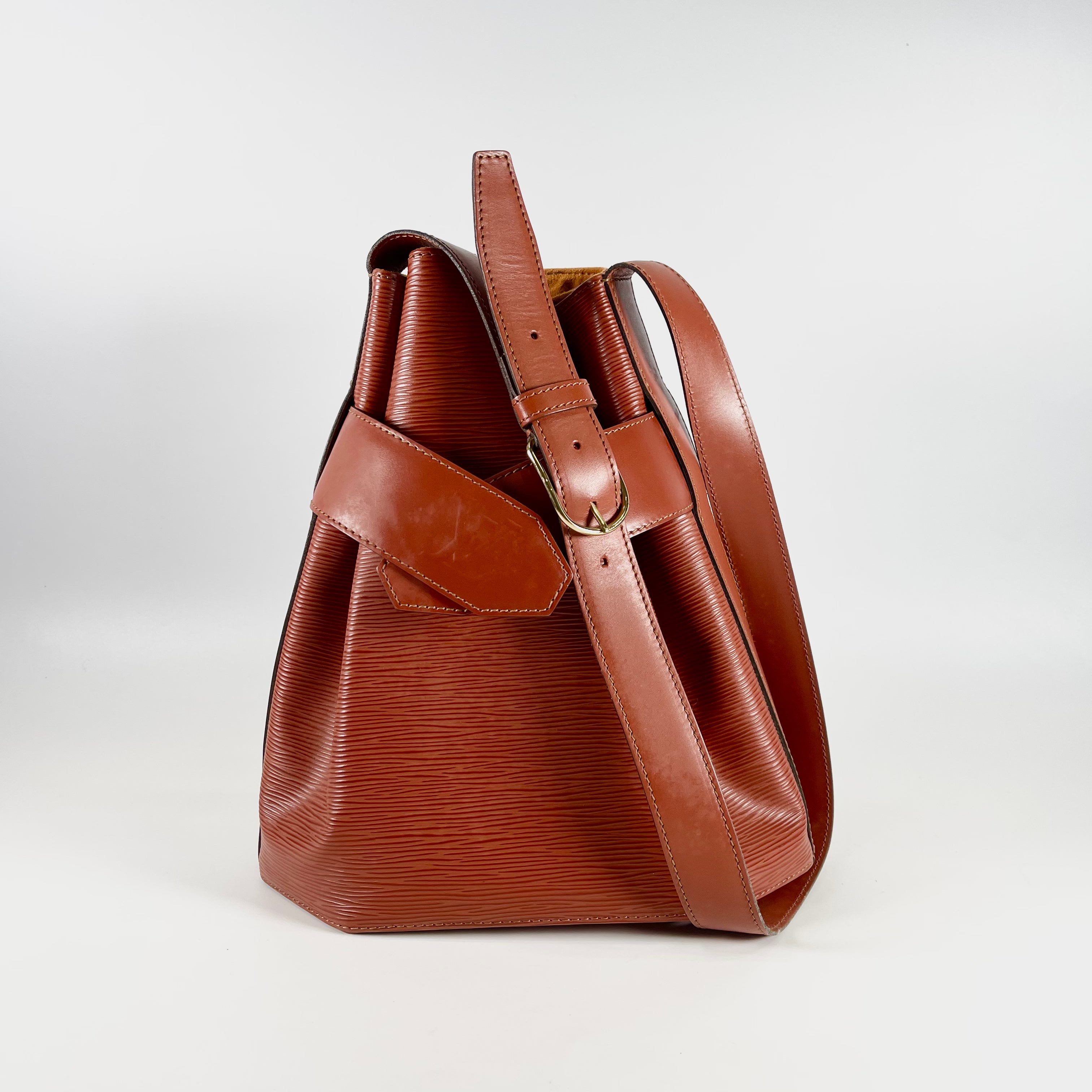 2602 secondhand LV Epi Sack DePaul GM