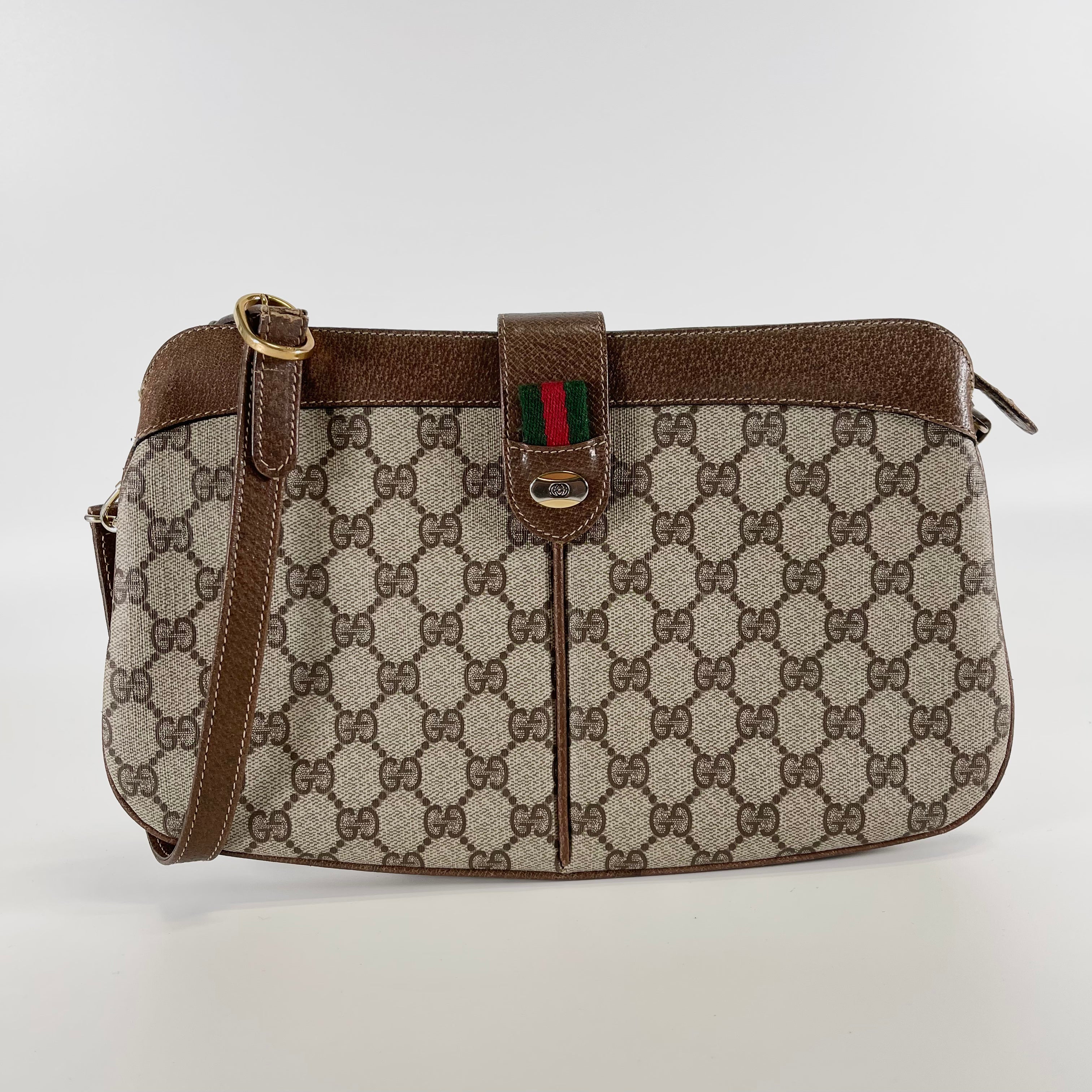 2602 secondhand GUCCI GG Supreme Shoulder bag