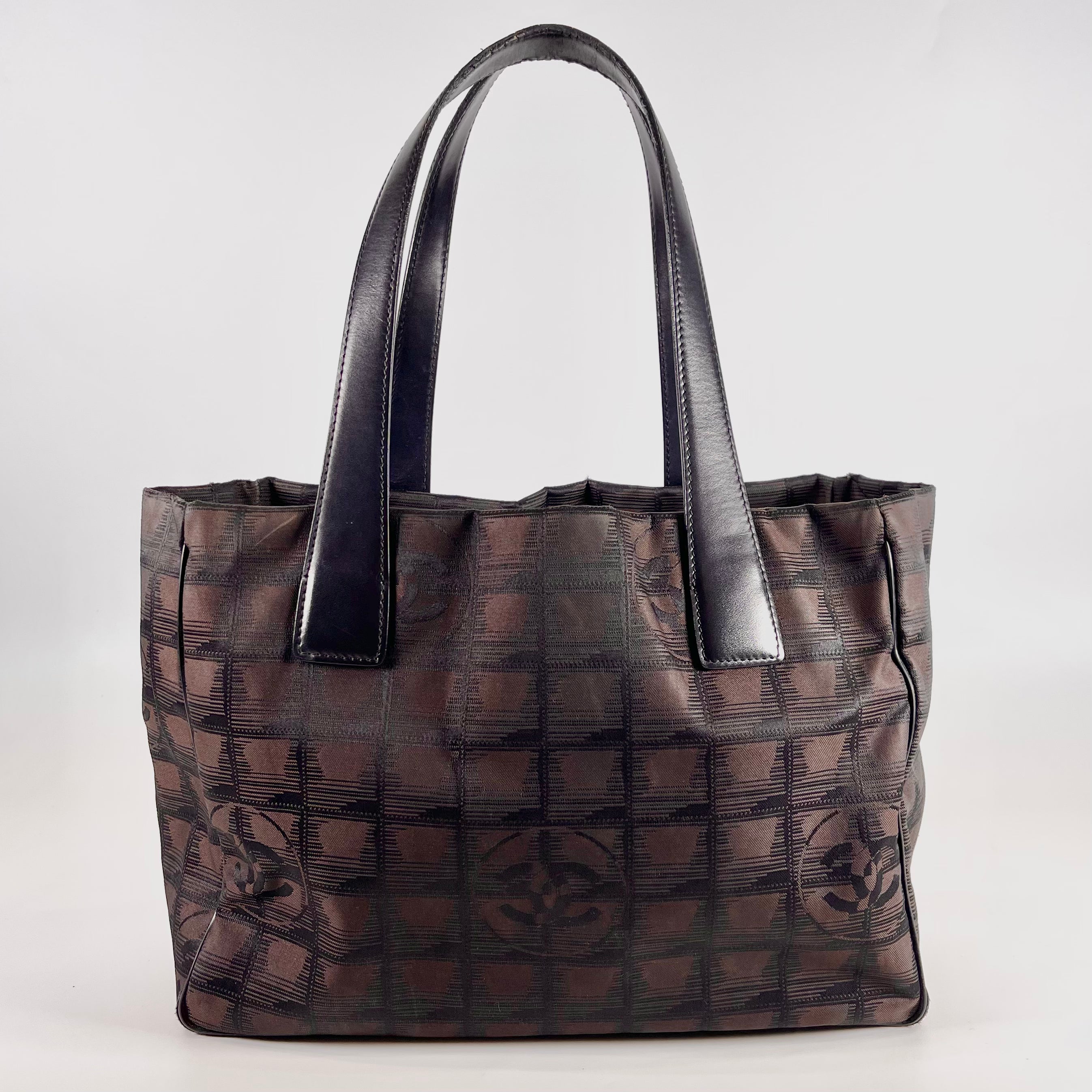 2512 secondhand  CHANEL Tote Bag New Travel Line