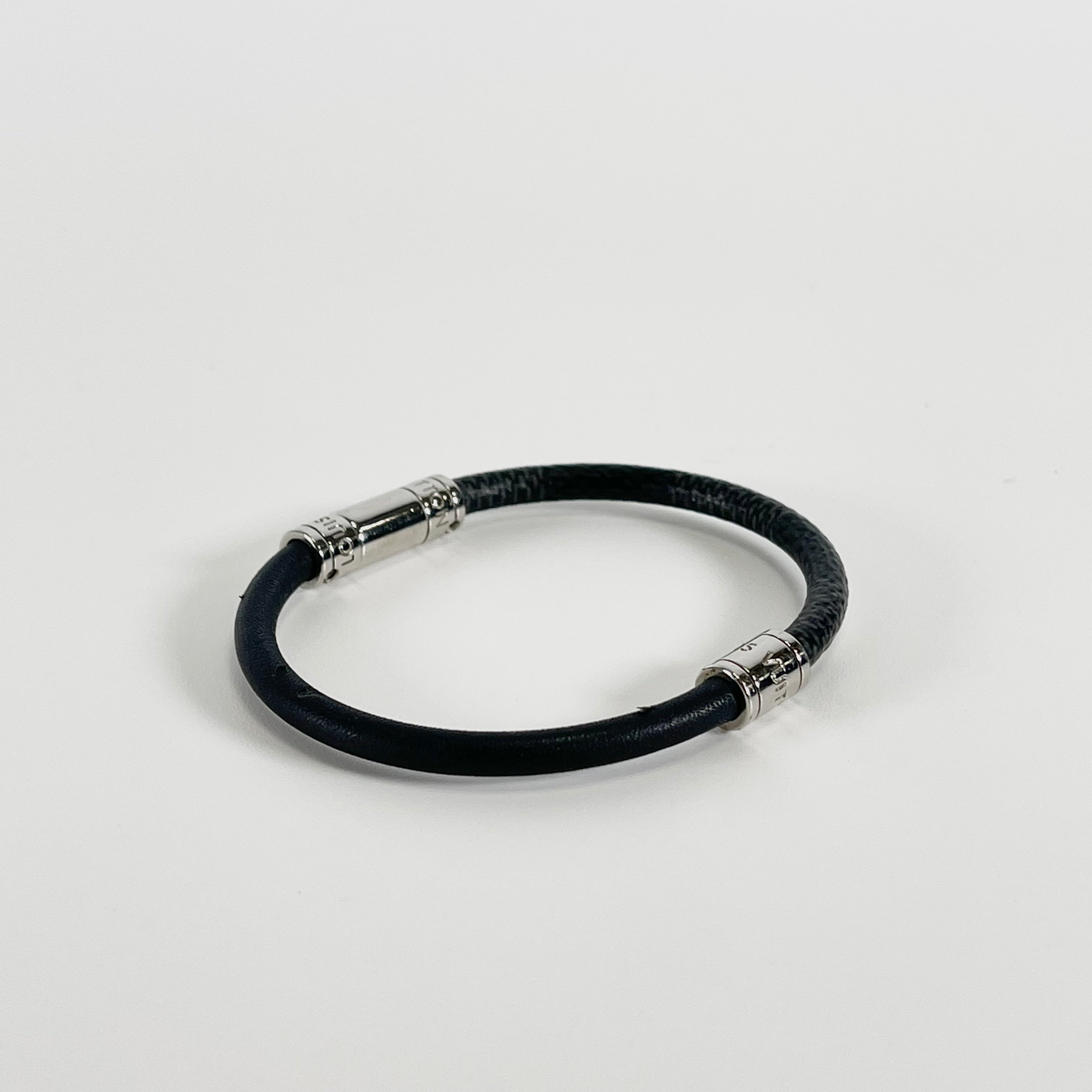 2602 secondhand LV Damier Graphite key