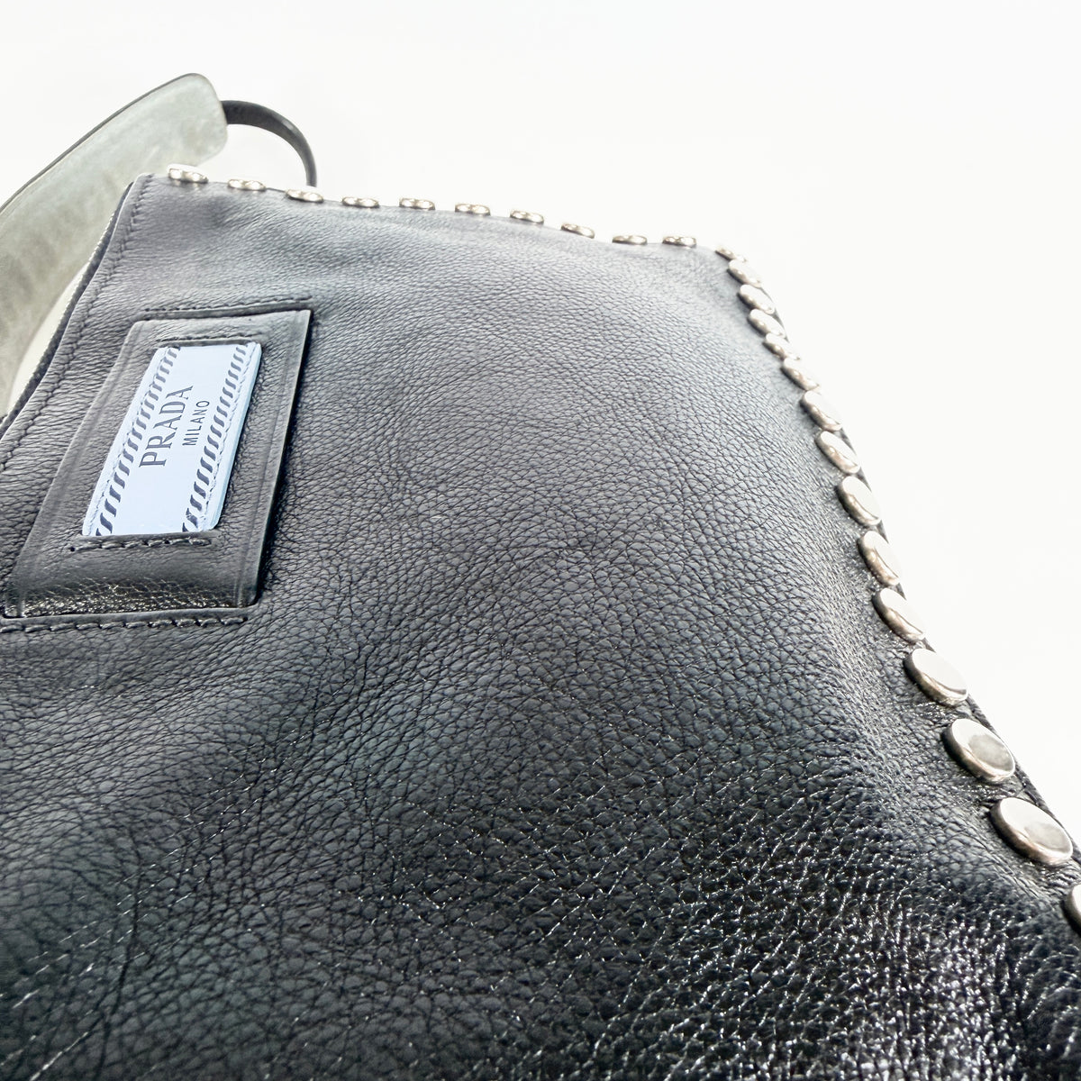 2607 secondhand PRADA leather shoulder black