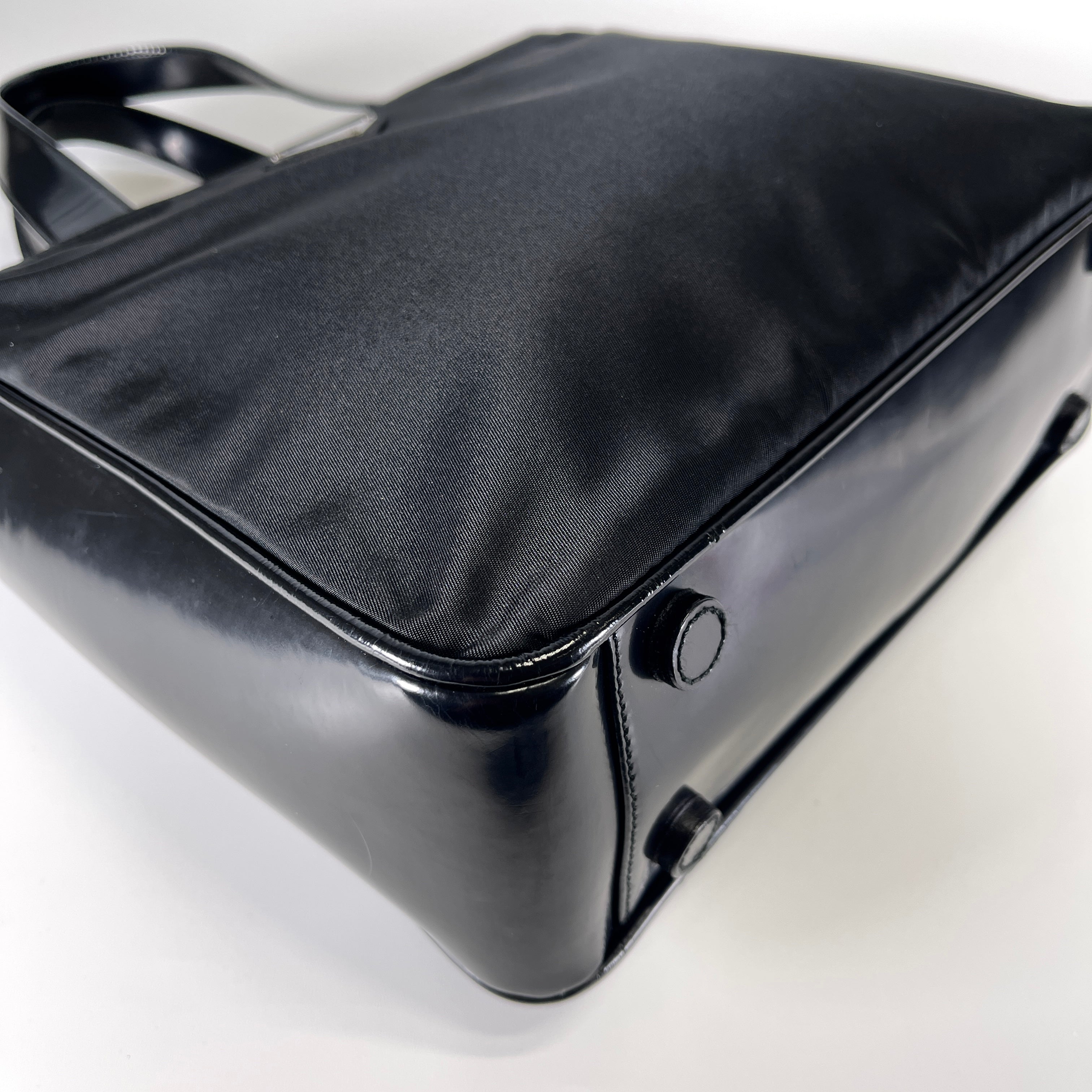 2605 secondhand PRADA nylon hand bag