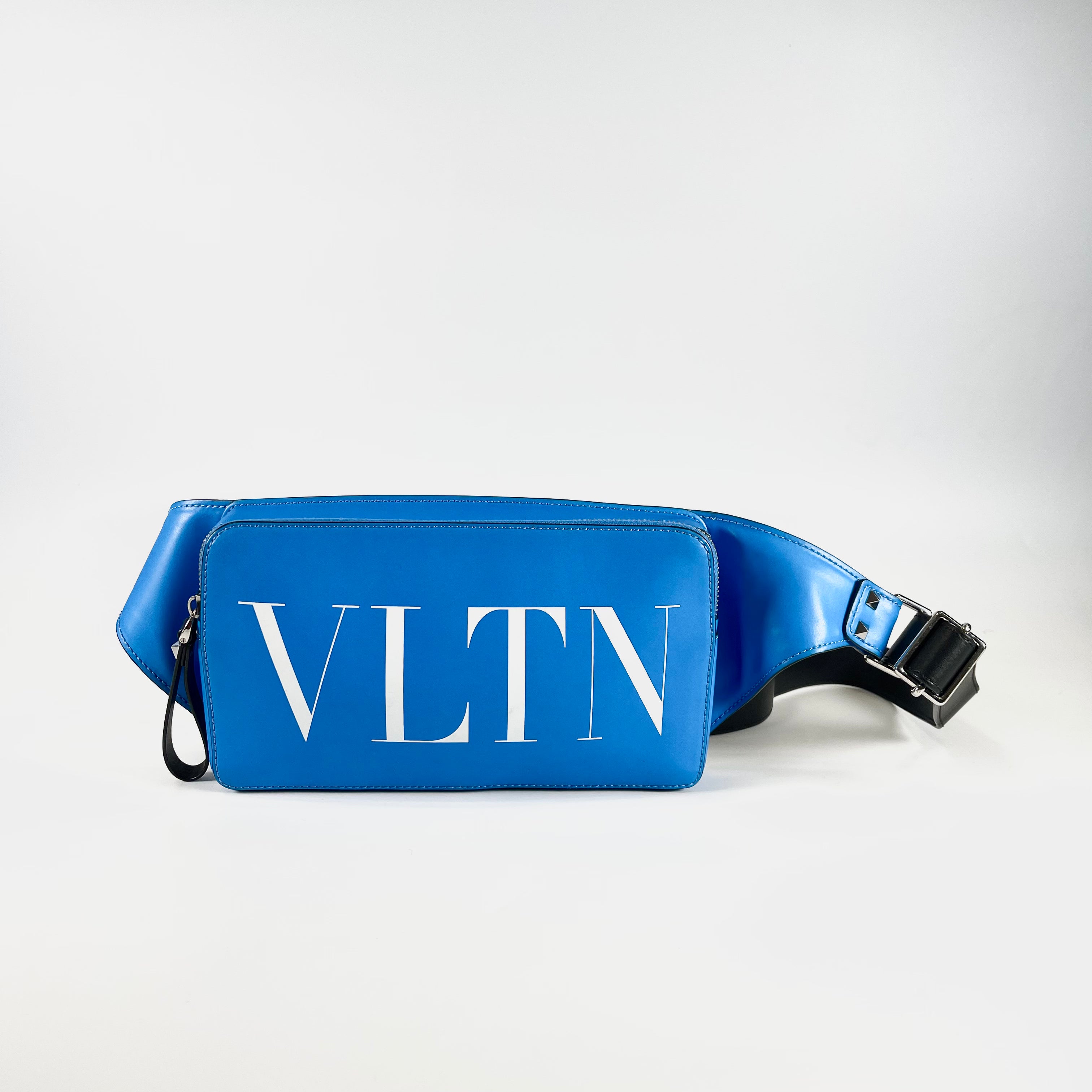 2601 VALENTINO Garavani VLTN leather Waist pouch blue