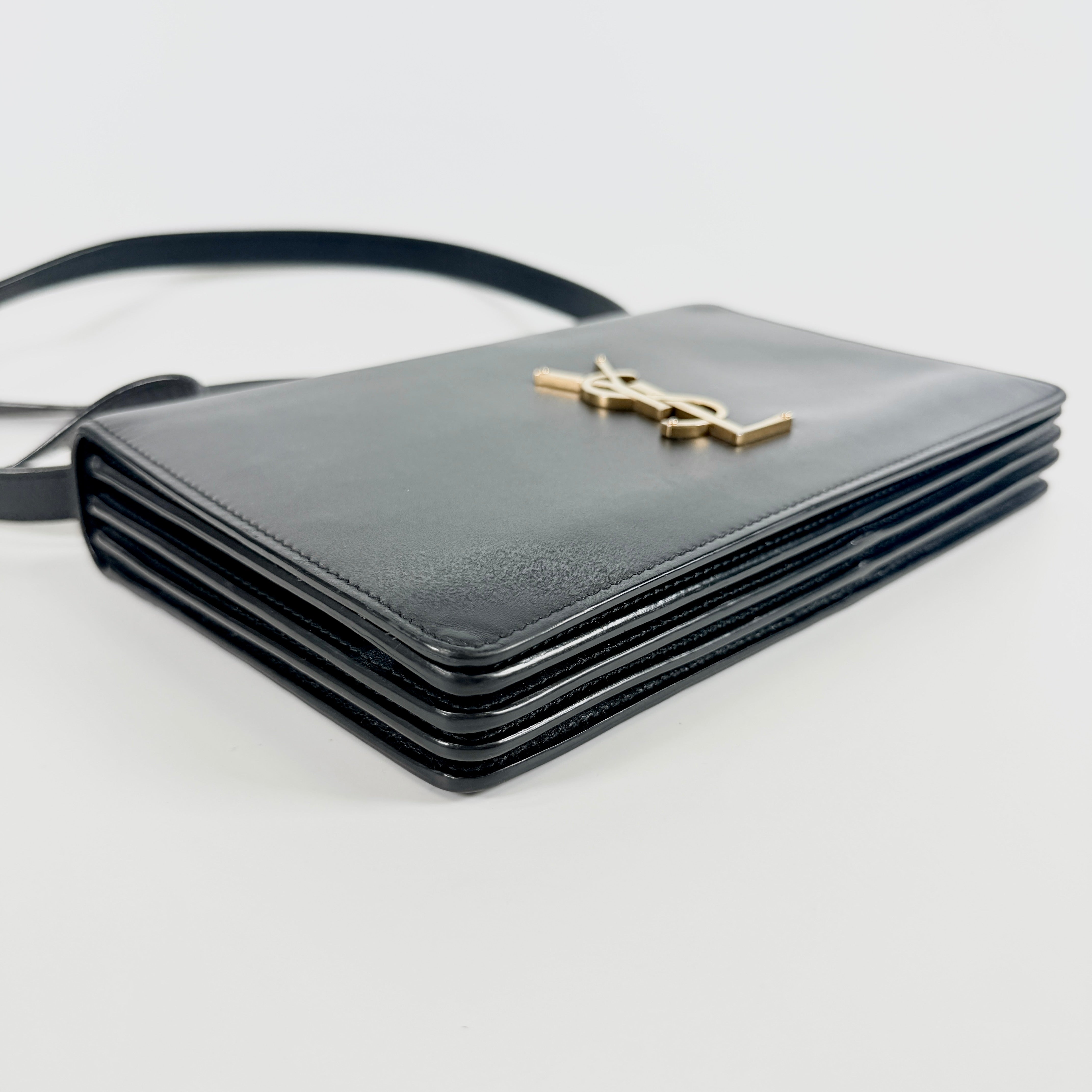2604 secondhand Saint Laurent Calfskin Shoulder Bag