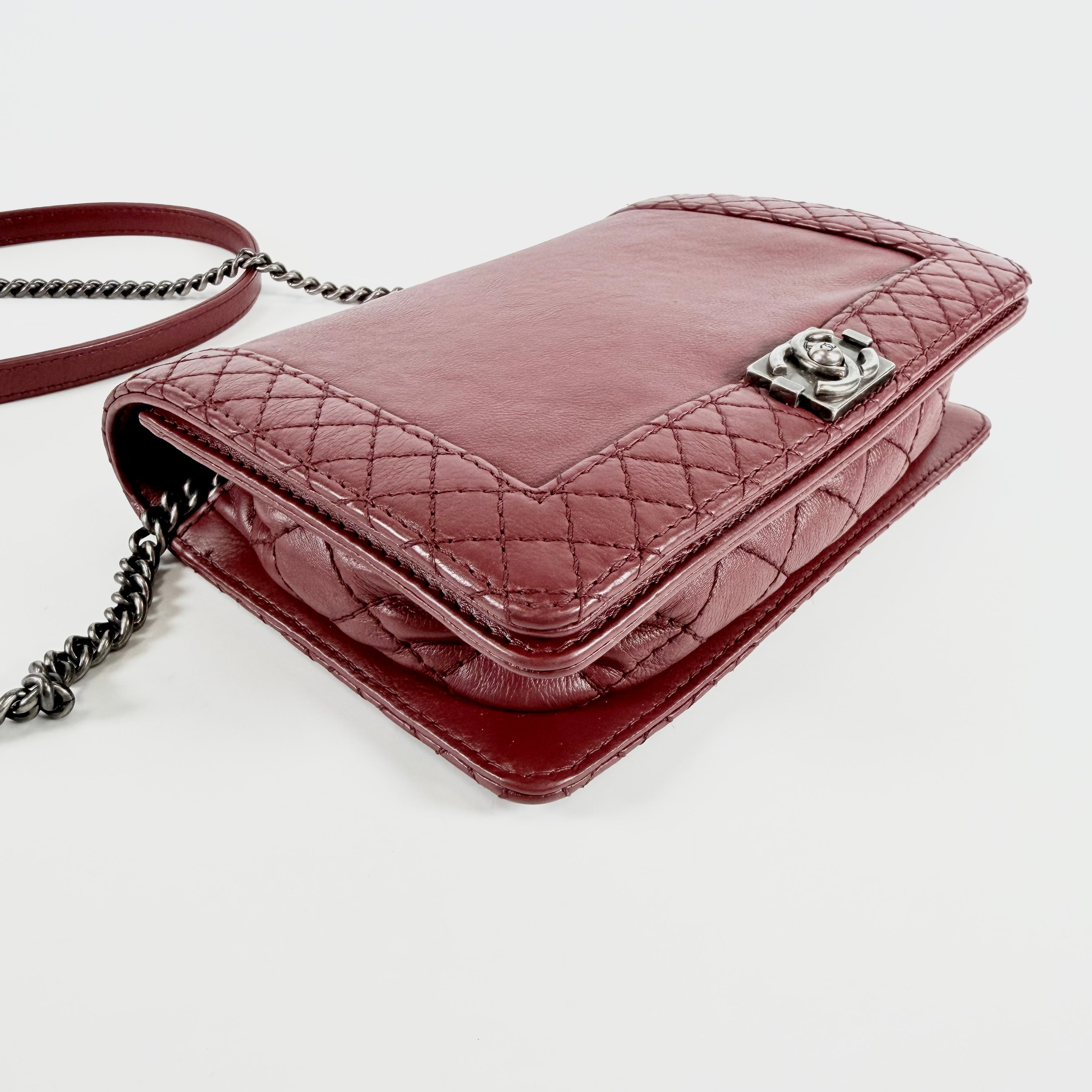 2608 secondhand CHANEL Boy leather Chain Shoulder Bag Red gun metallic metal fittings 18649317 18