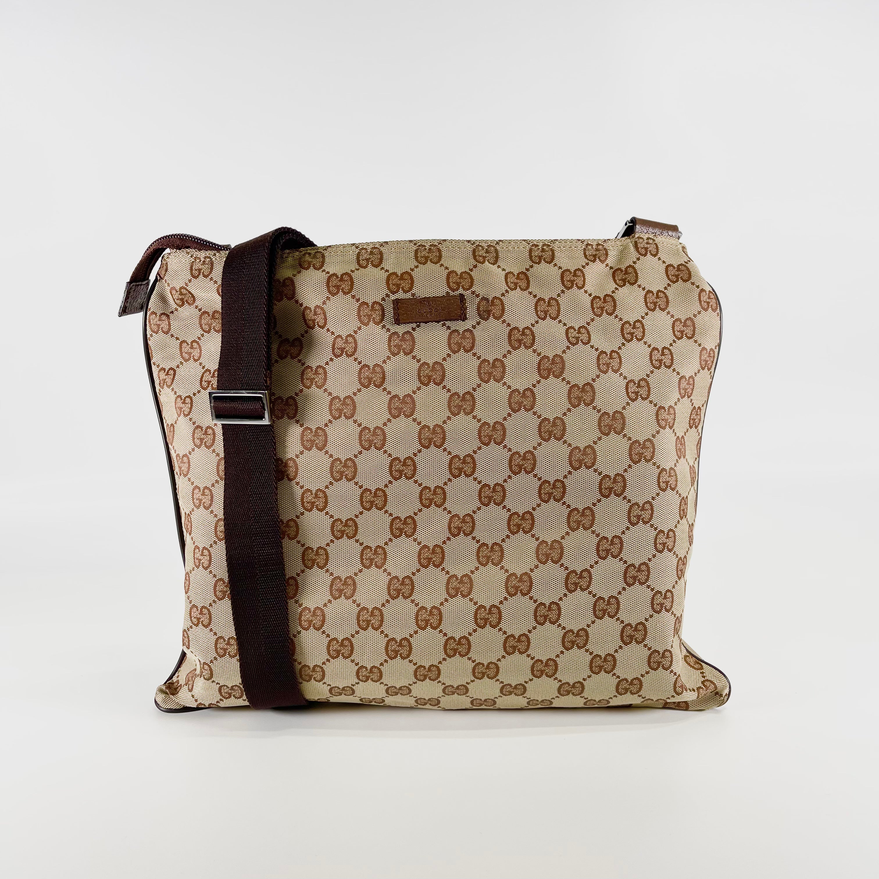 2602 secondhand GUCCI GG canvas Shoulder bag