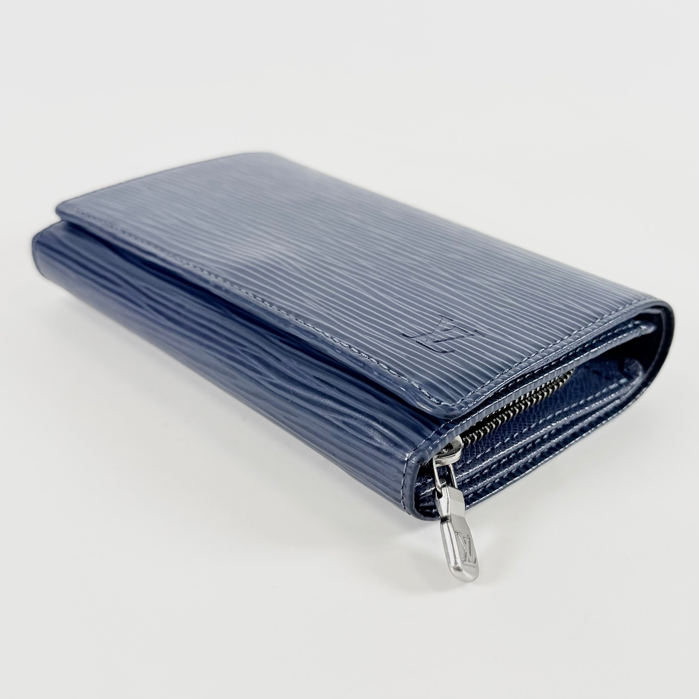 2608 secondhand LV Epi Portefeuille Zippy Blue