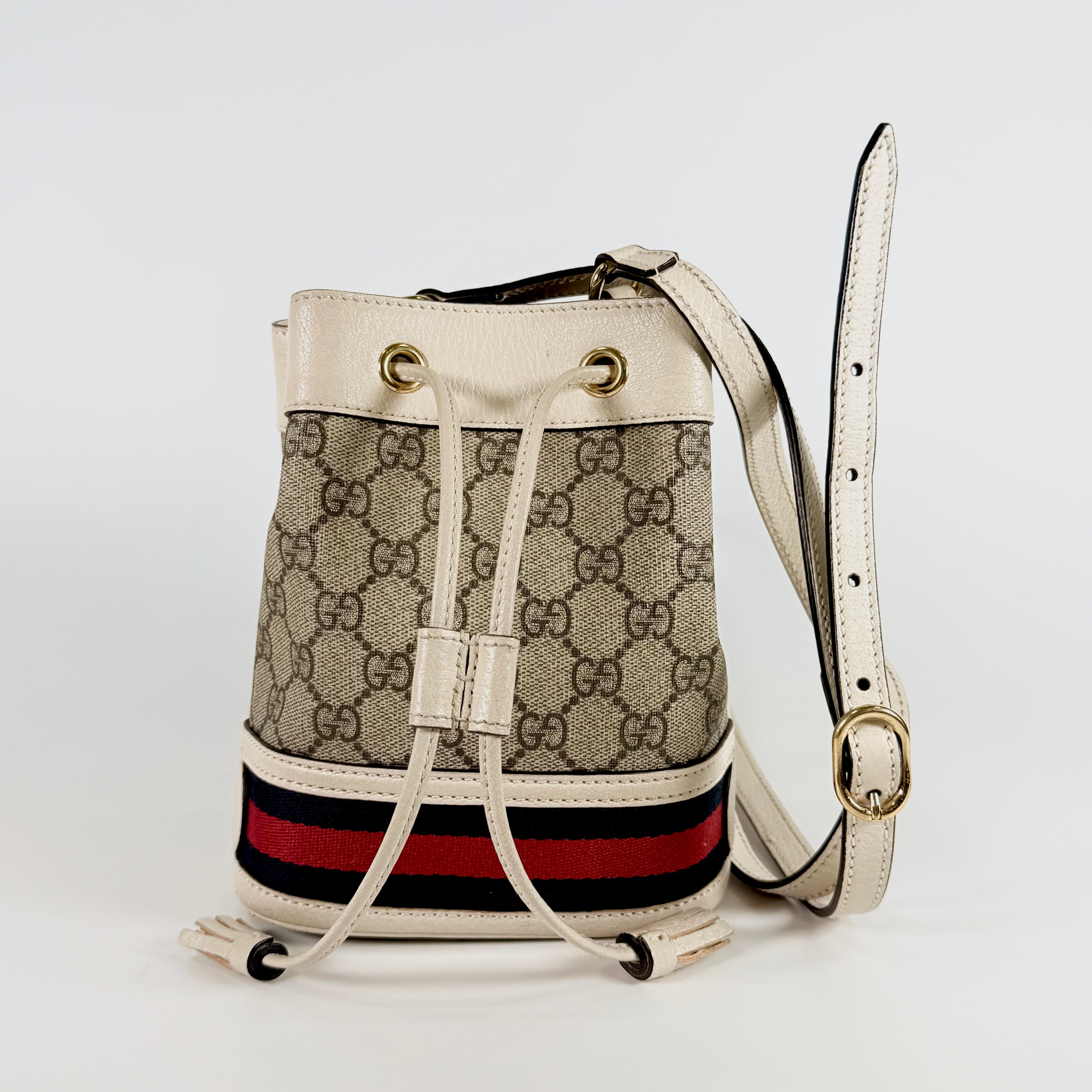 2607 secondhand GUCCI Sherry Line Bucket Bag GG Supreme Corner Scuffing