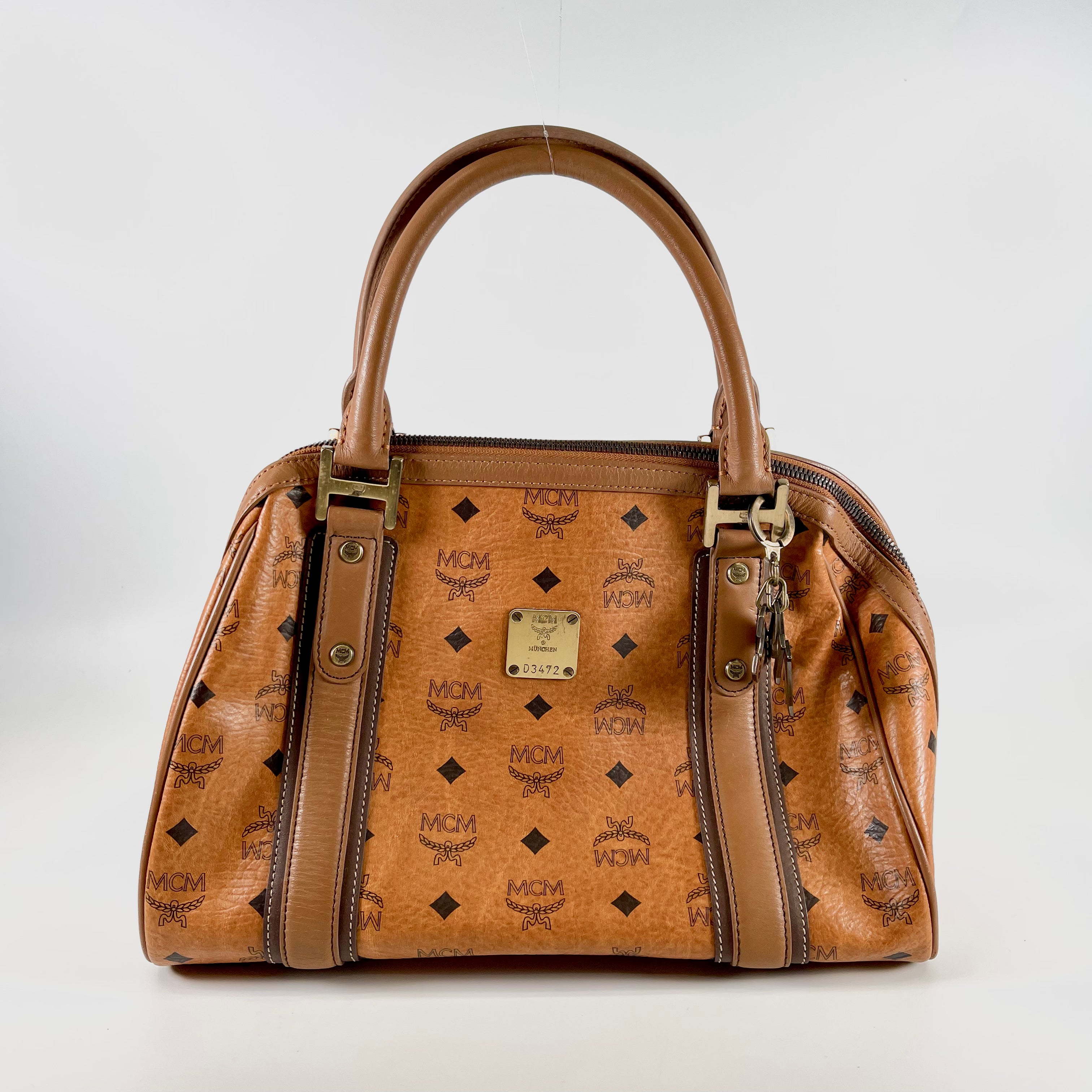 2602 secondhand MCM hand bag
