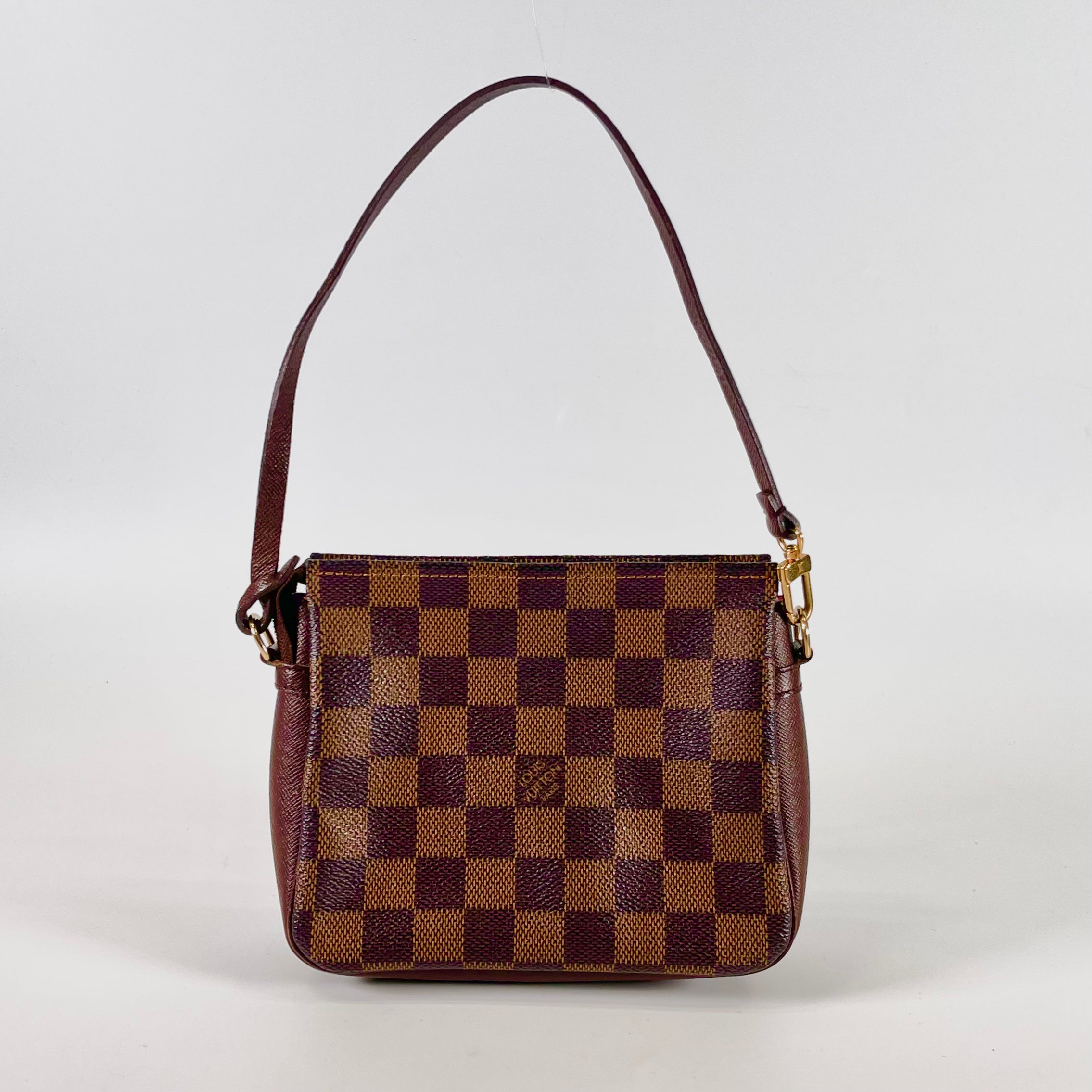 2507 Louis Vuitton True Makeup
