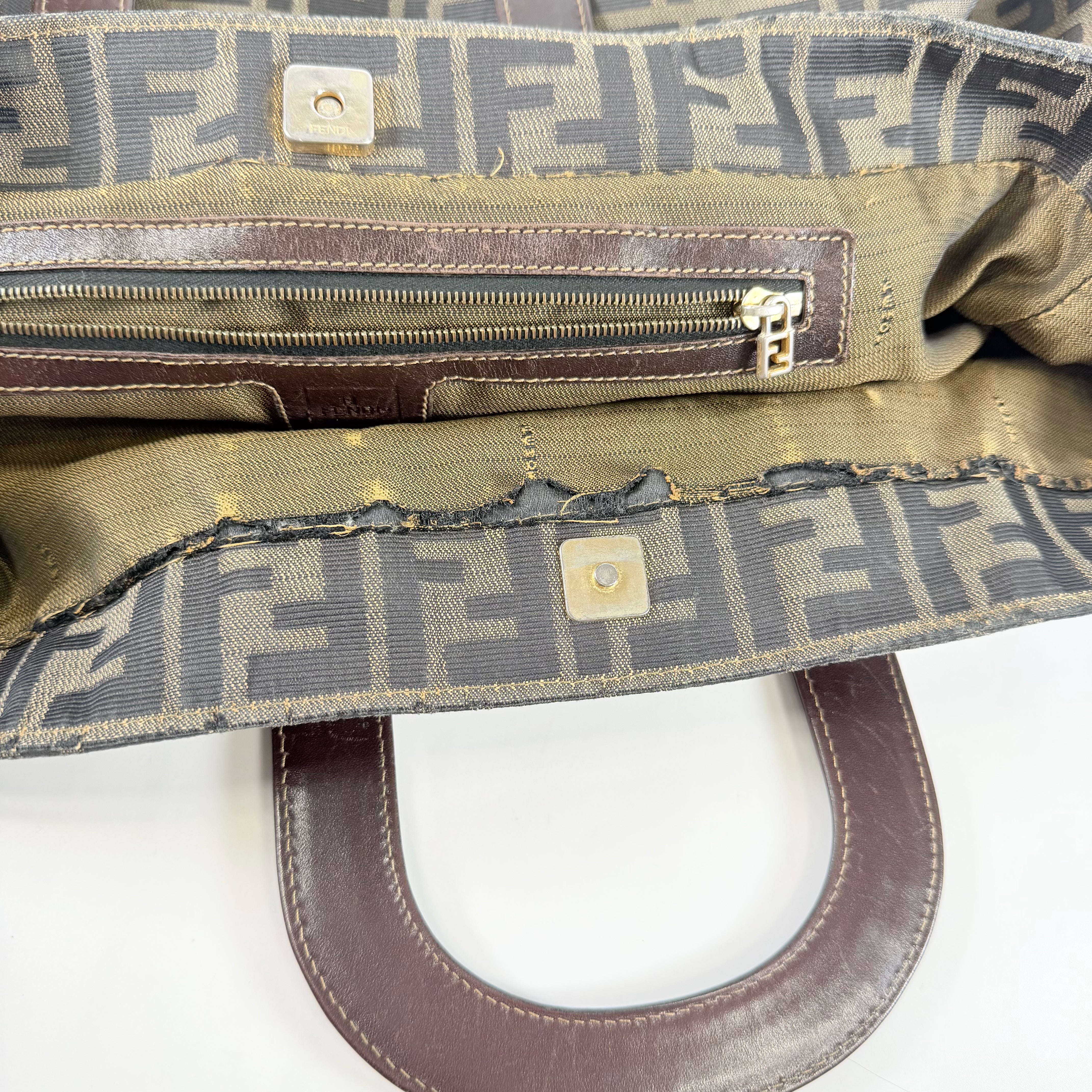 2607 secondhand FENDI Handbag FF Gold-tone Hardware Old Fendi Interior Upper Section Peeling Bottom Stain