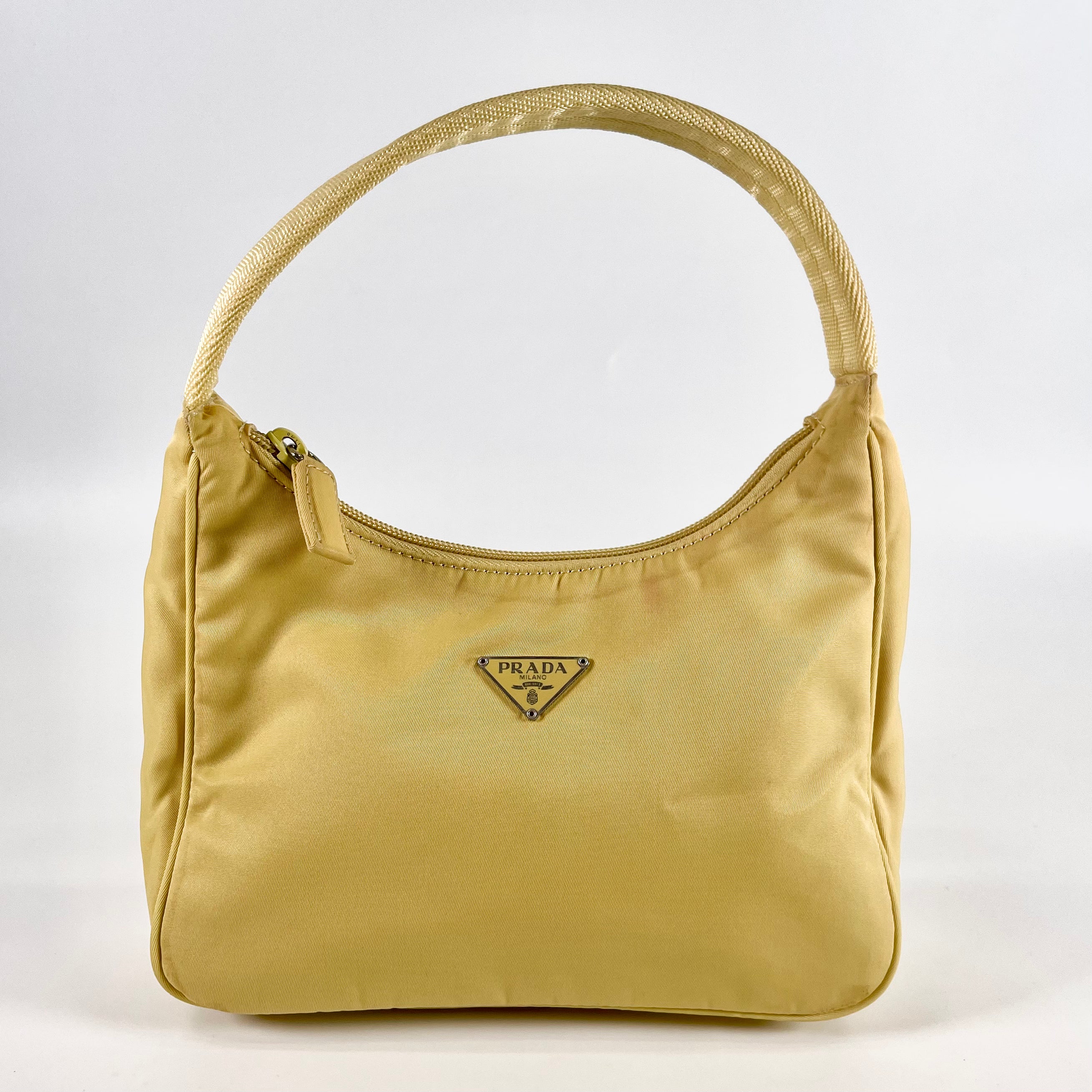 2601 secondhand PRADA hand bag