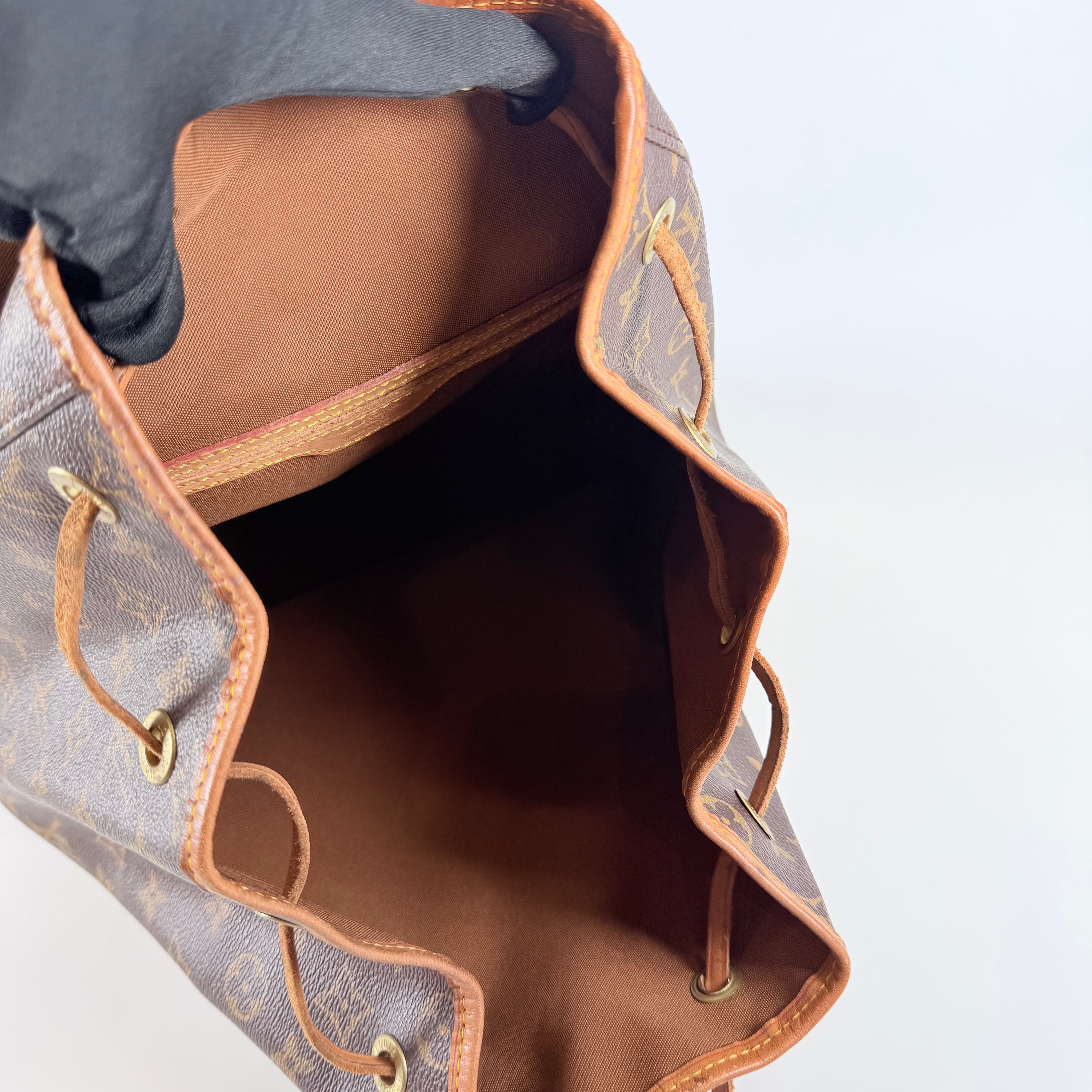 2607 secondhand LOUIS VUITTON Backpack Monogram Leather Water Stains