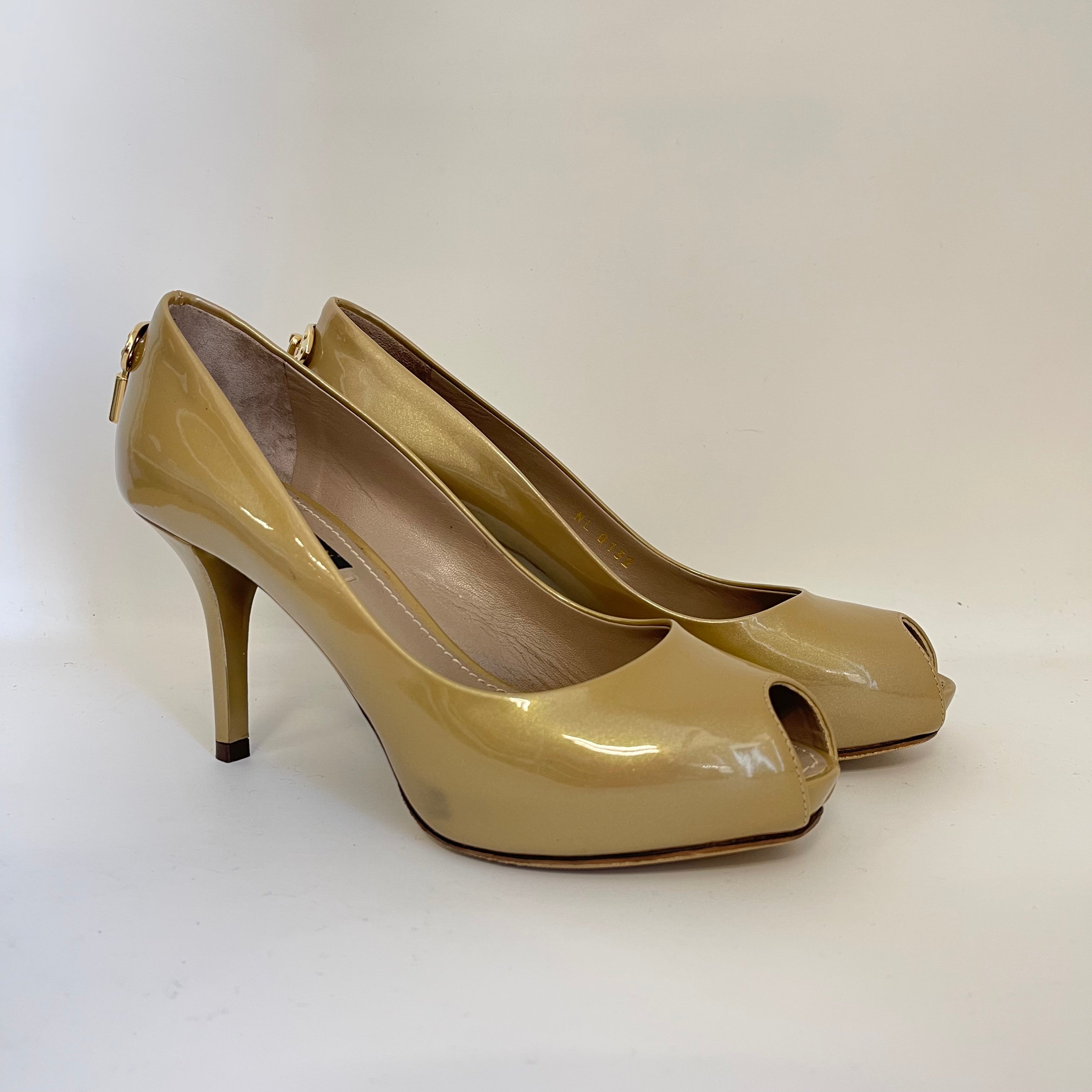 2511 Louis Vuitton Vuitton Patent Leather Open Toe Pumps 35