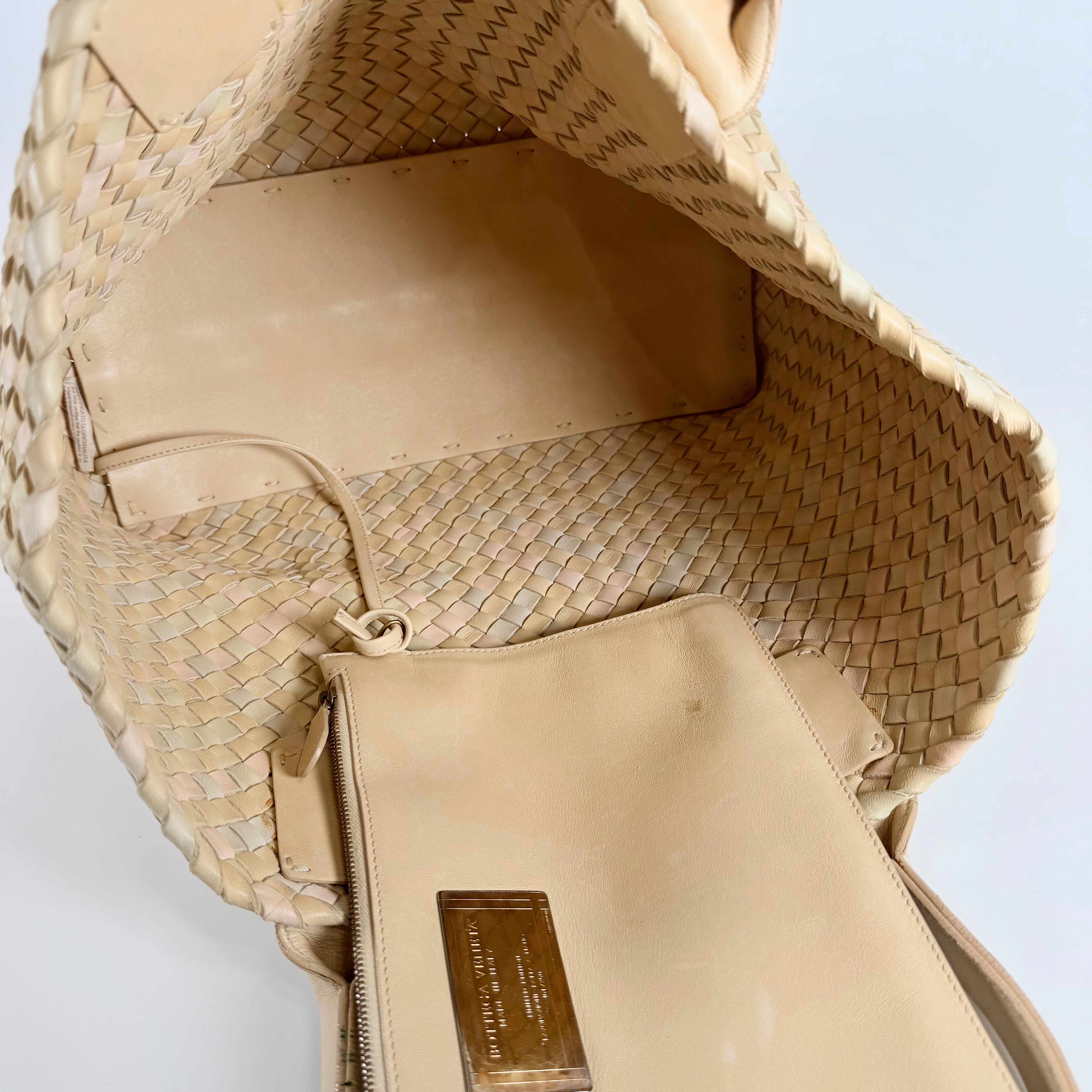 2608 secondhand BOTTEGA VENETA Intrecciato Tote Bag Beige
