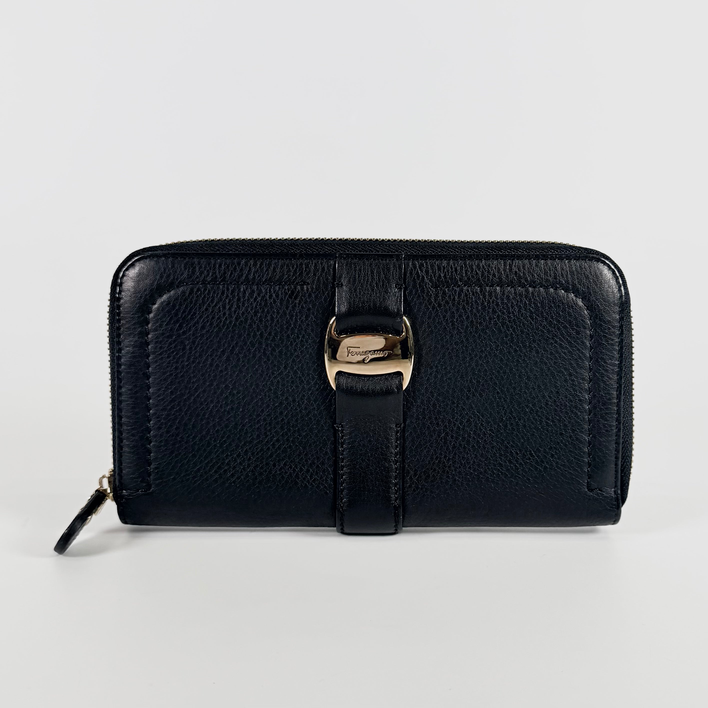 2606 secondhand Ferragamo ★ leather round Zipper Long wallet gold metal fittings black