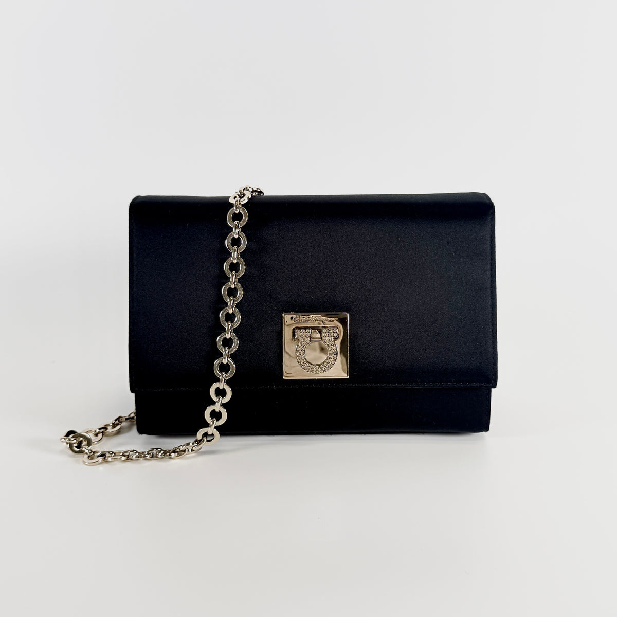 2606 secondhand Ferragamo Gancini Semi shoulder black