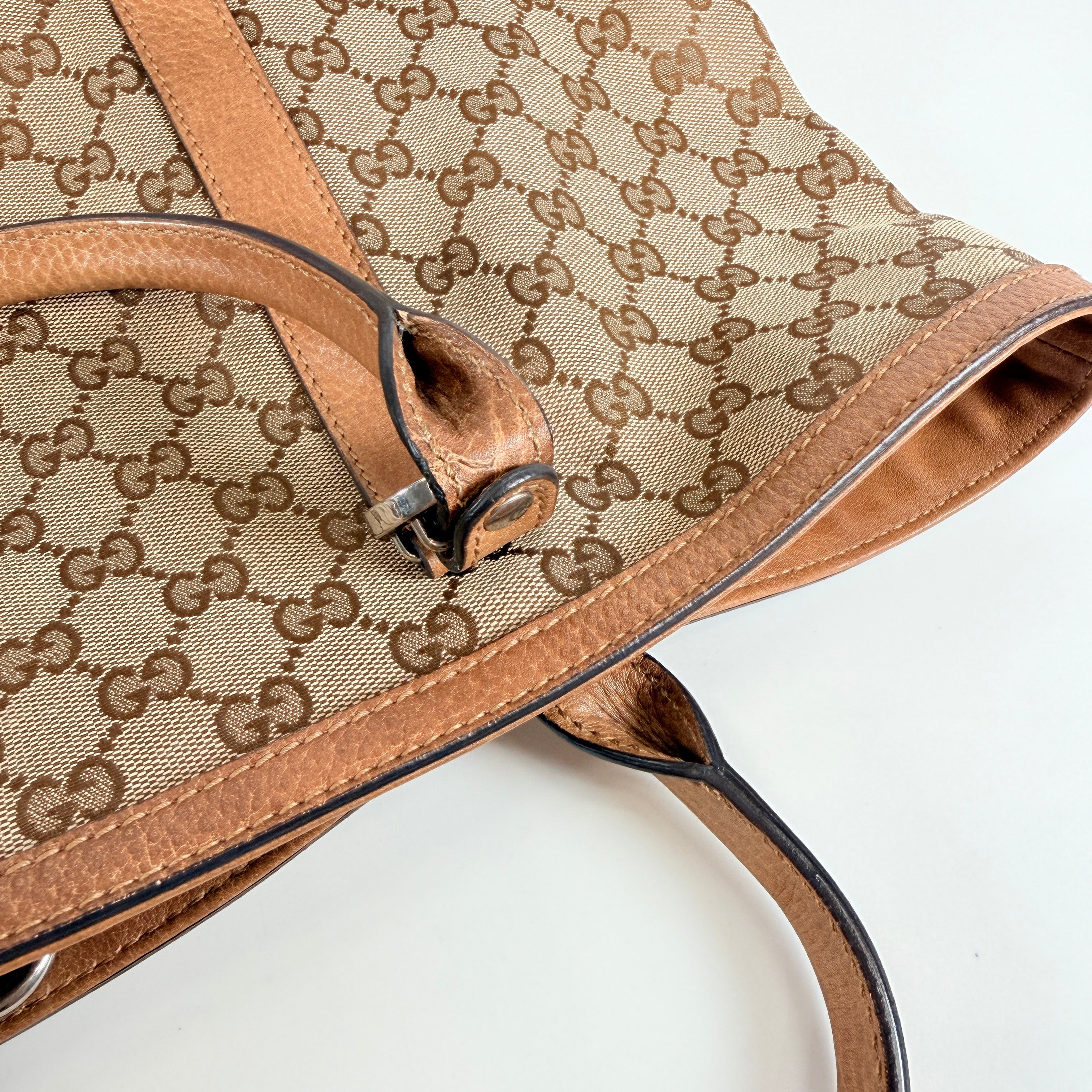 2606 secondhand Gucci GG Canvas Handbag
