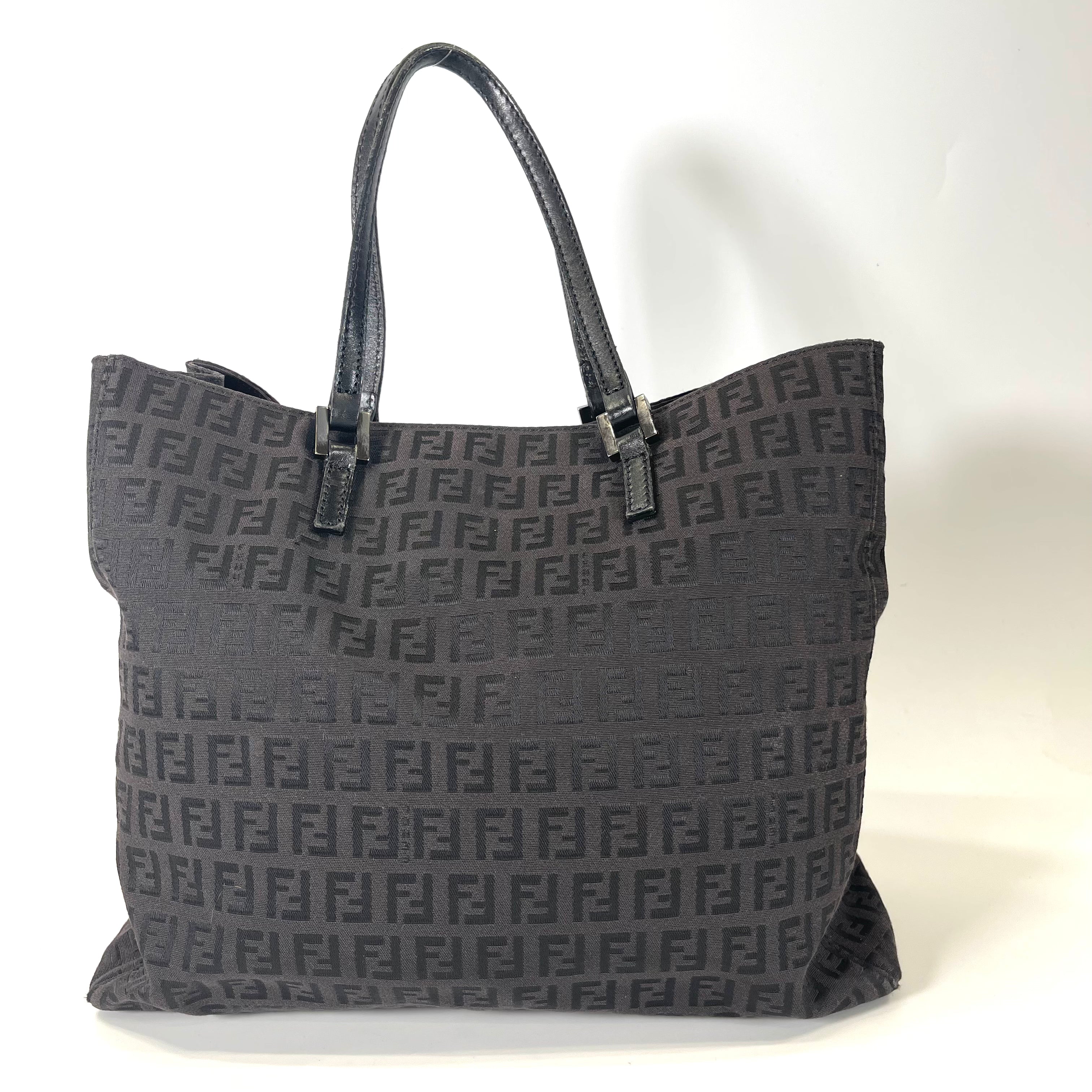 2512 secondhand  FENDI Zucchino handbag