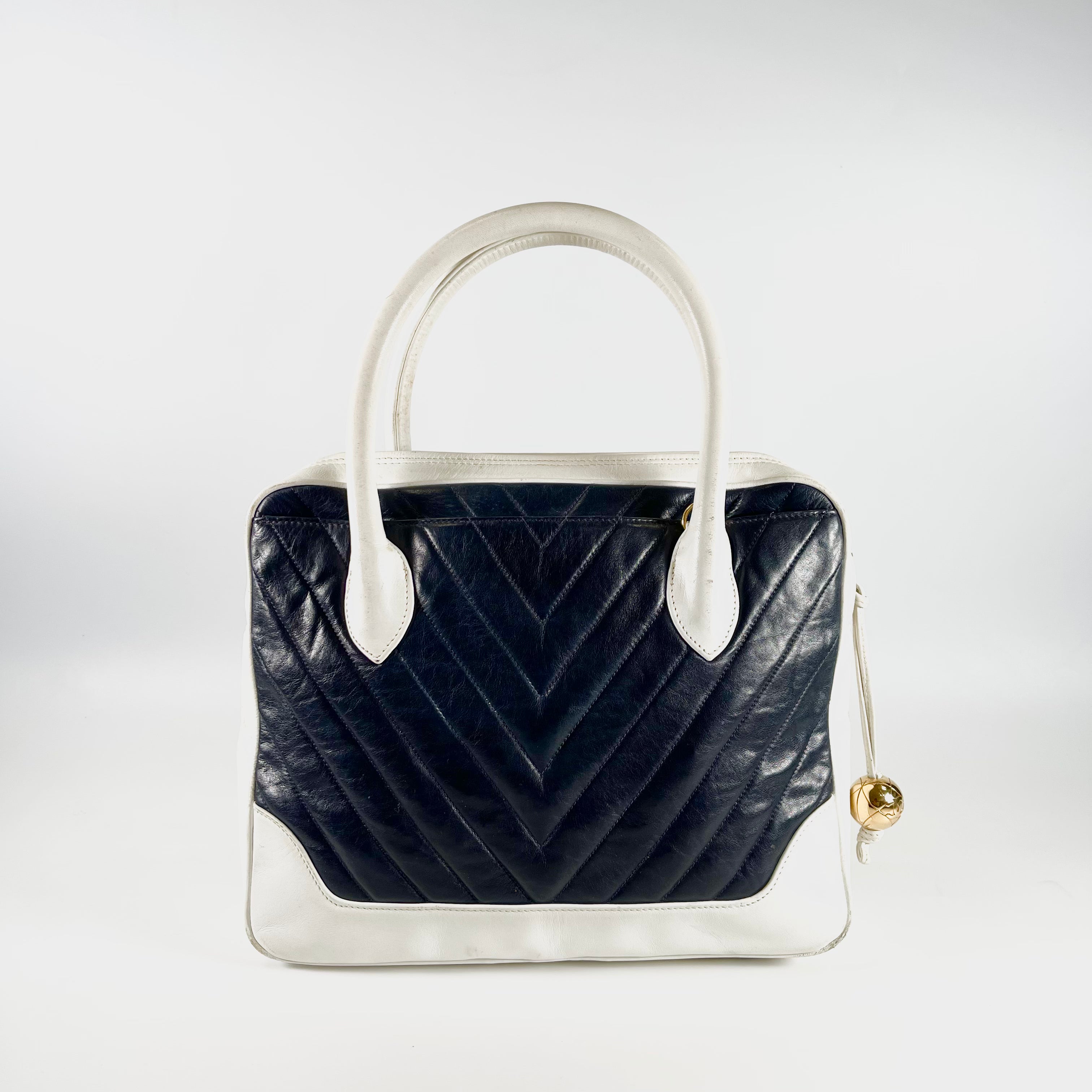 2602 secondhand CHANEL Chevron 2way hand bag