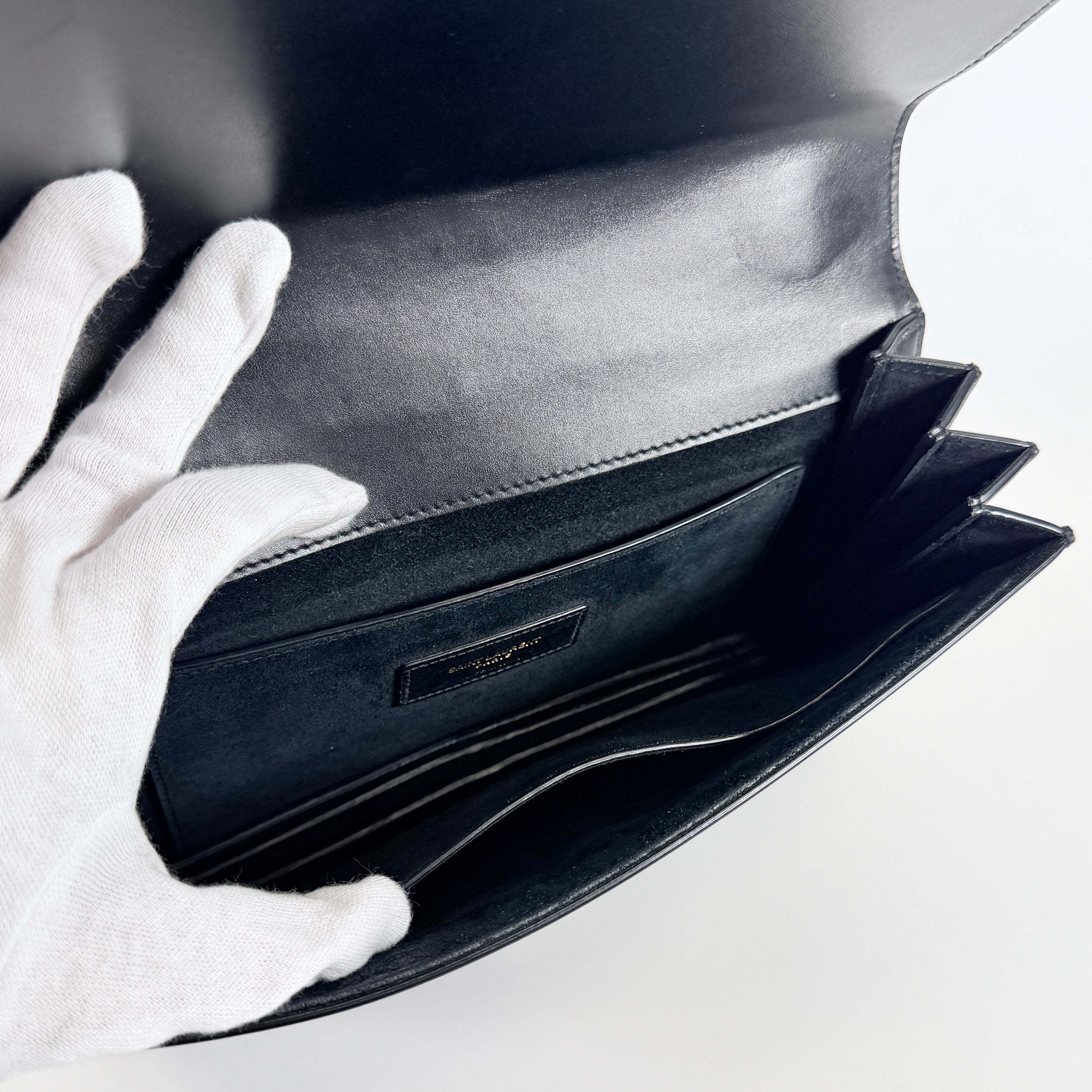 2604 secondhand Saint Laurent Calfskin Shoulder Bag