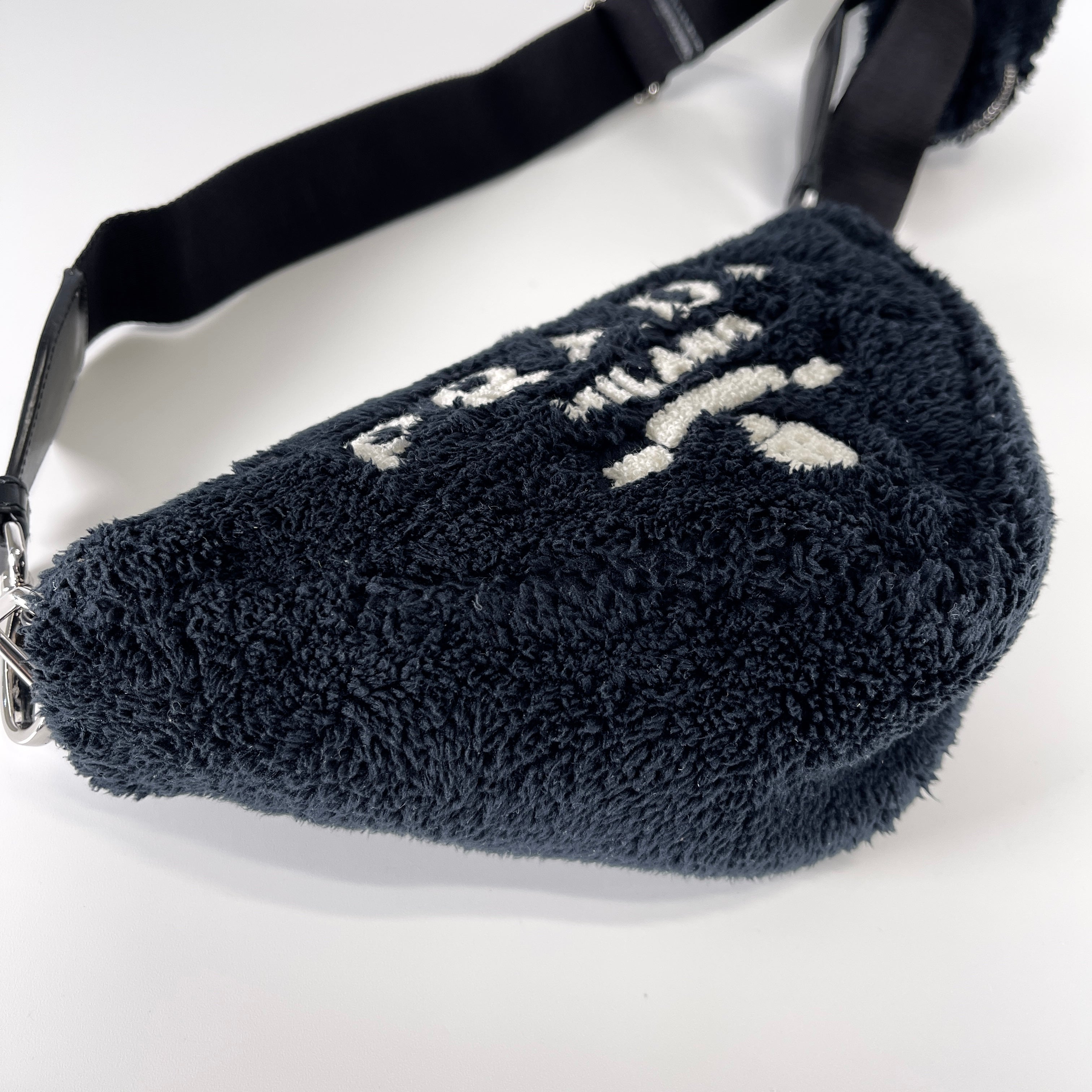 2604 secondhand PRADA Shoulder bag