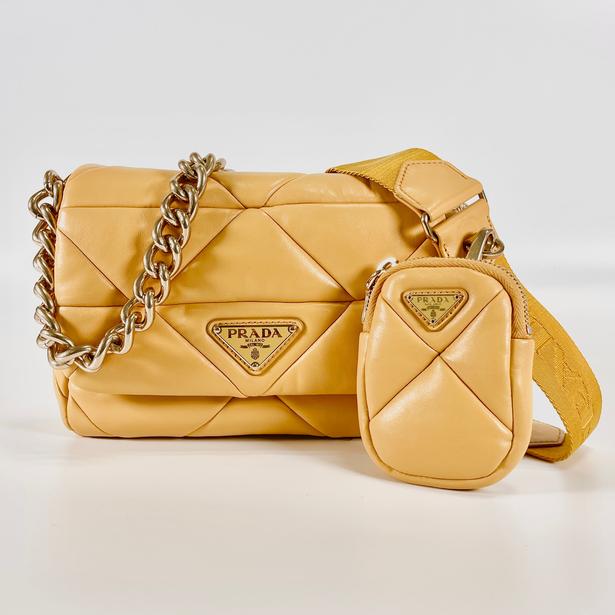 2603 secondhand PRADA Nappa shoulder