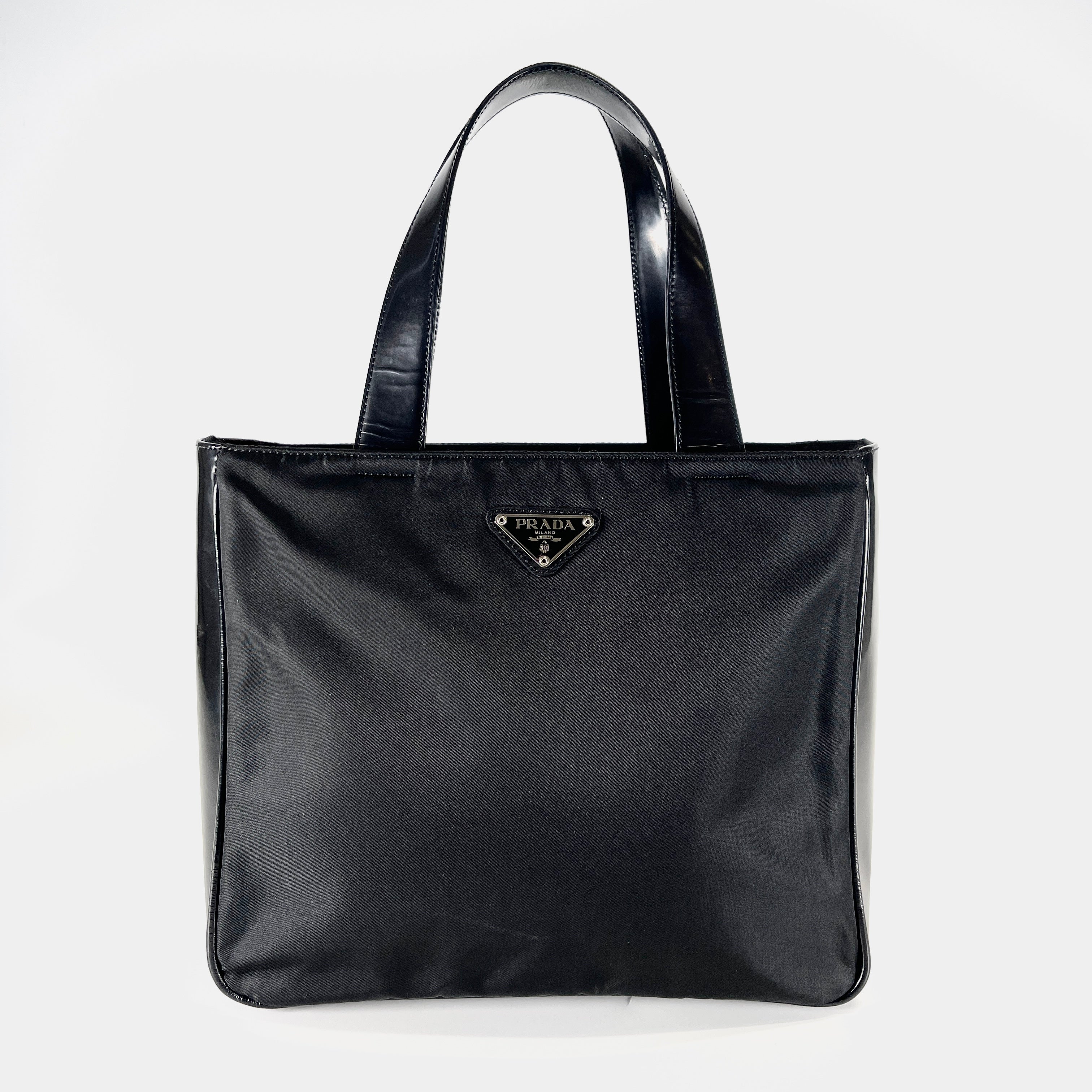 2605 secondhand PRADA nylon hand bag