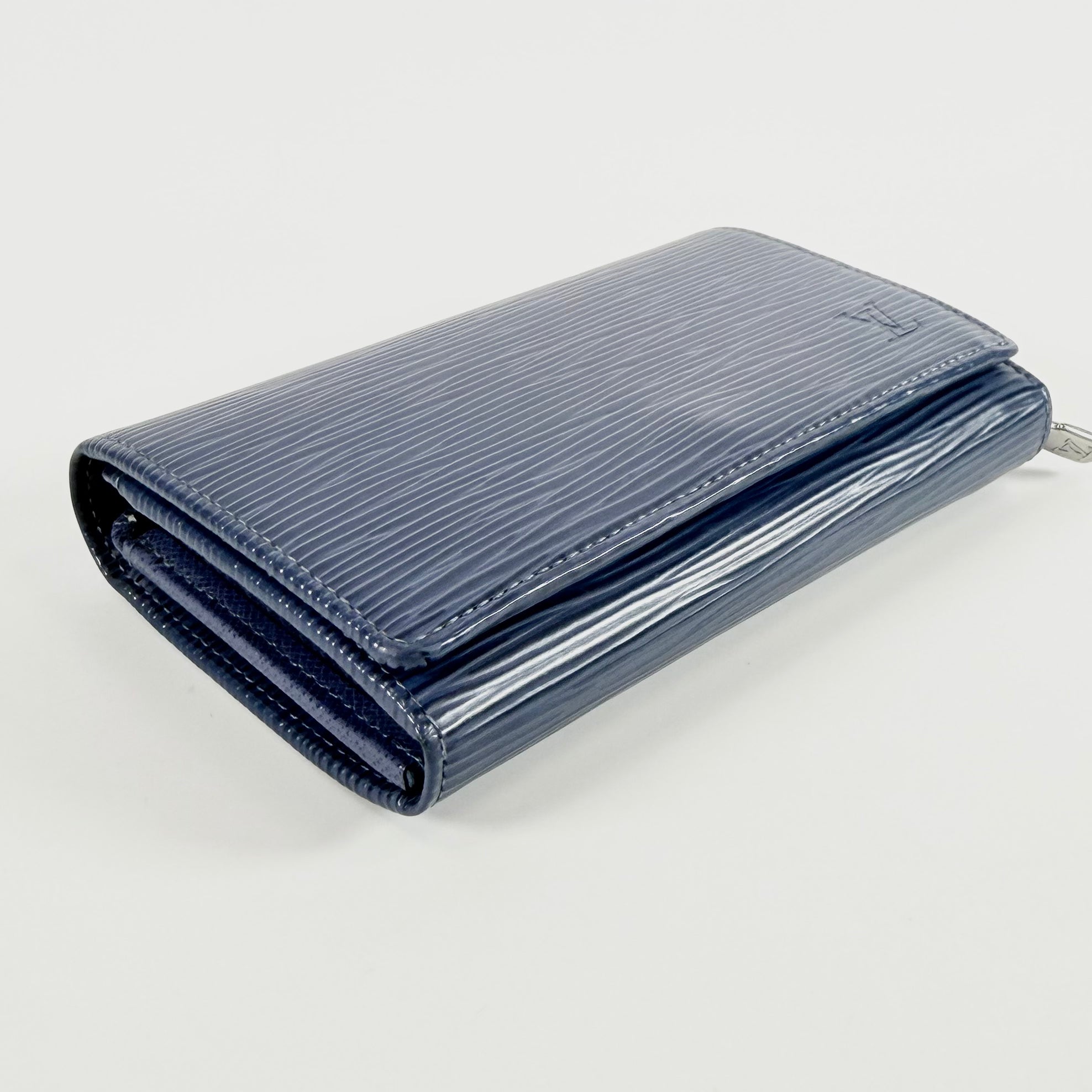 2608 secondhand LV Epi Portefeuille Zippy Blue
