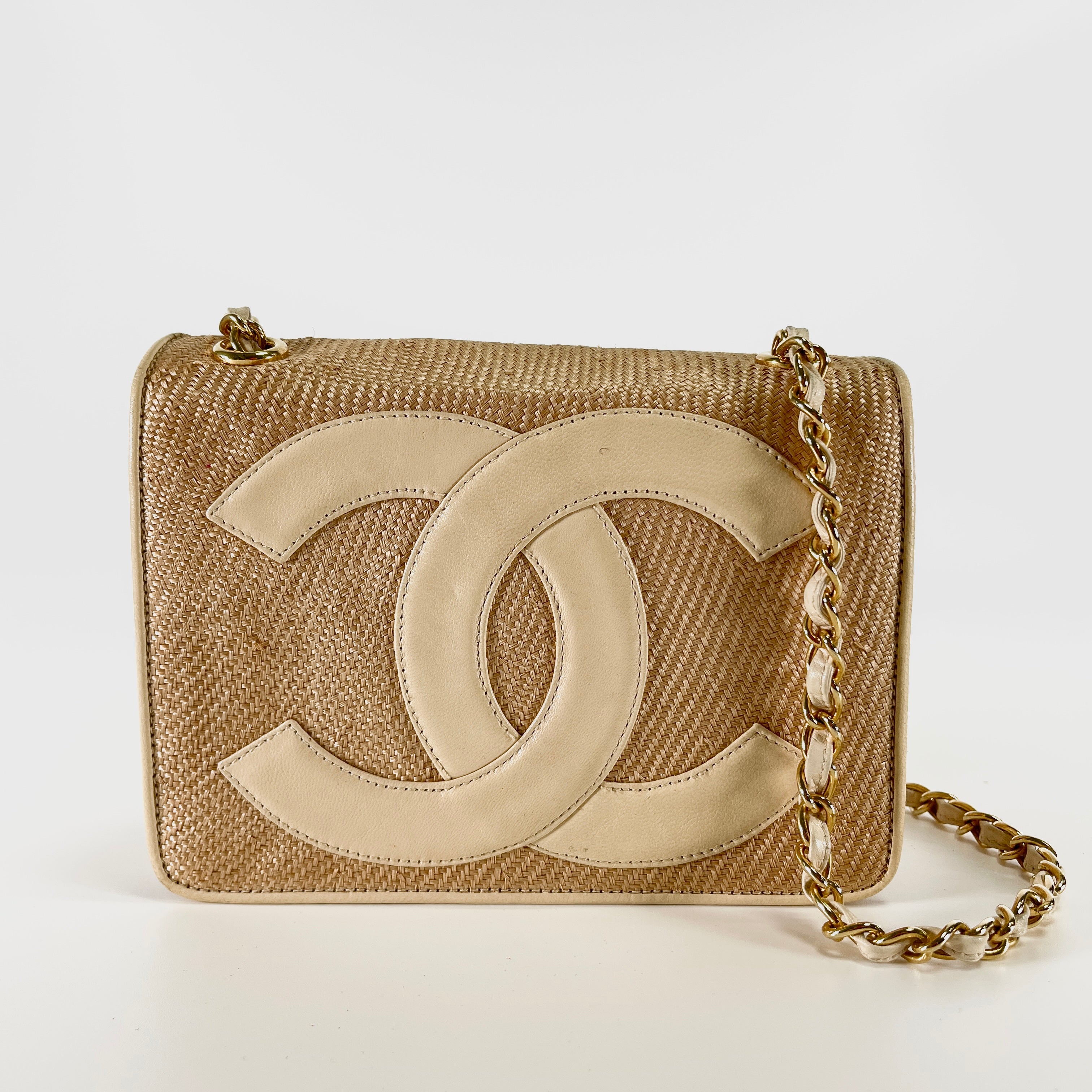 2605 secondhand CHANEL Shoulder bag / Crossbody Bag