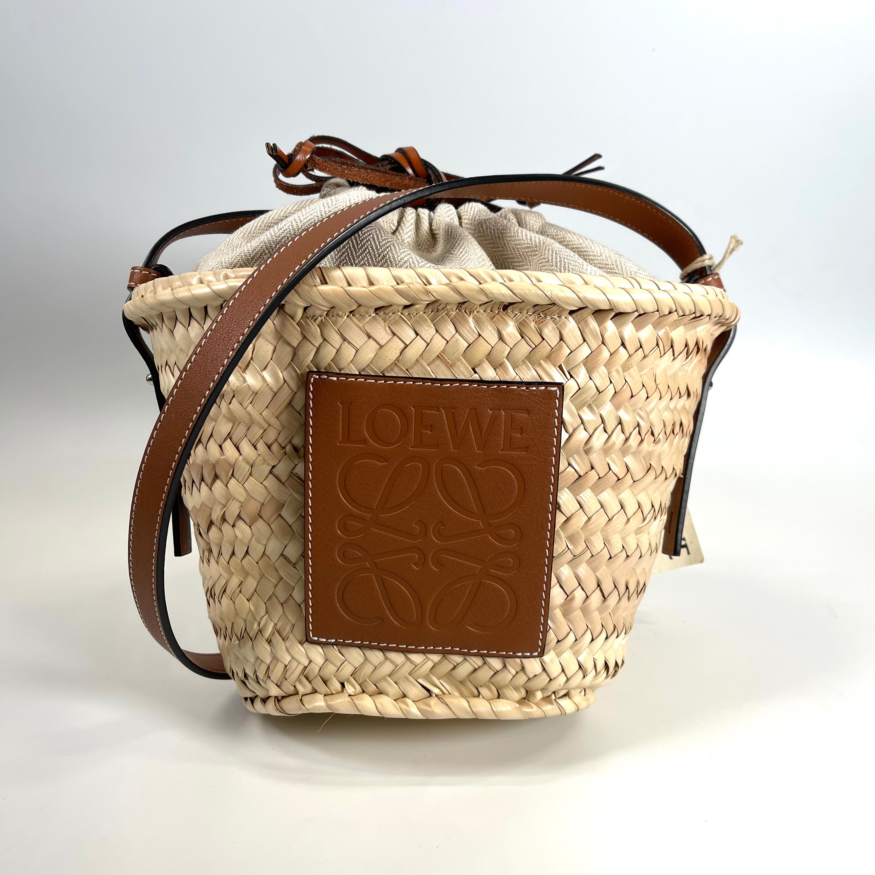 2511 LOEWE Drawstring Bucket Bag Raffia Basket Bag Beige