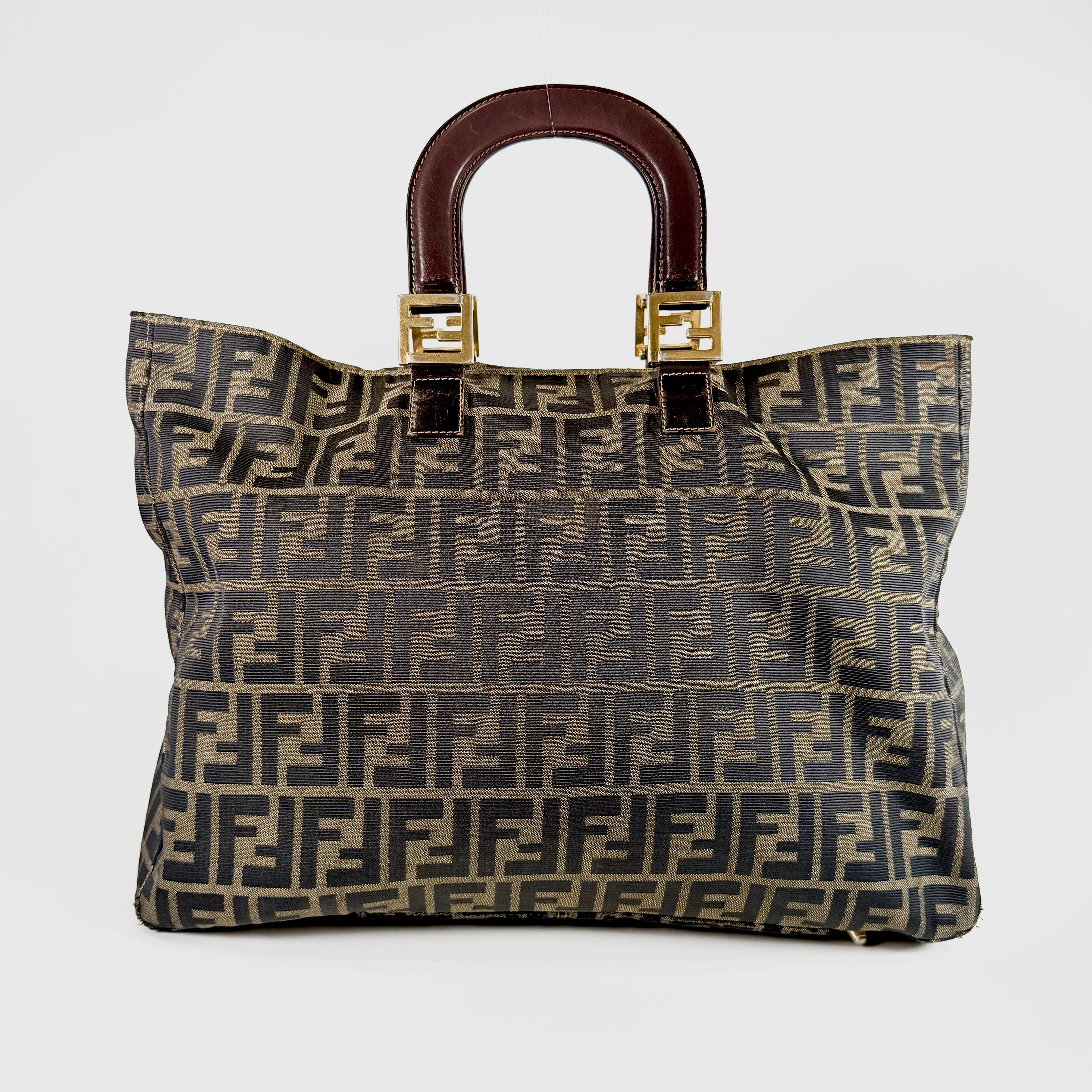 2607 secondhand FENDI Handbag FF Gold-tone Hardware Old Fendi Interior Upper Section Peeling Bottom Stain