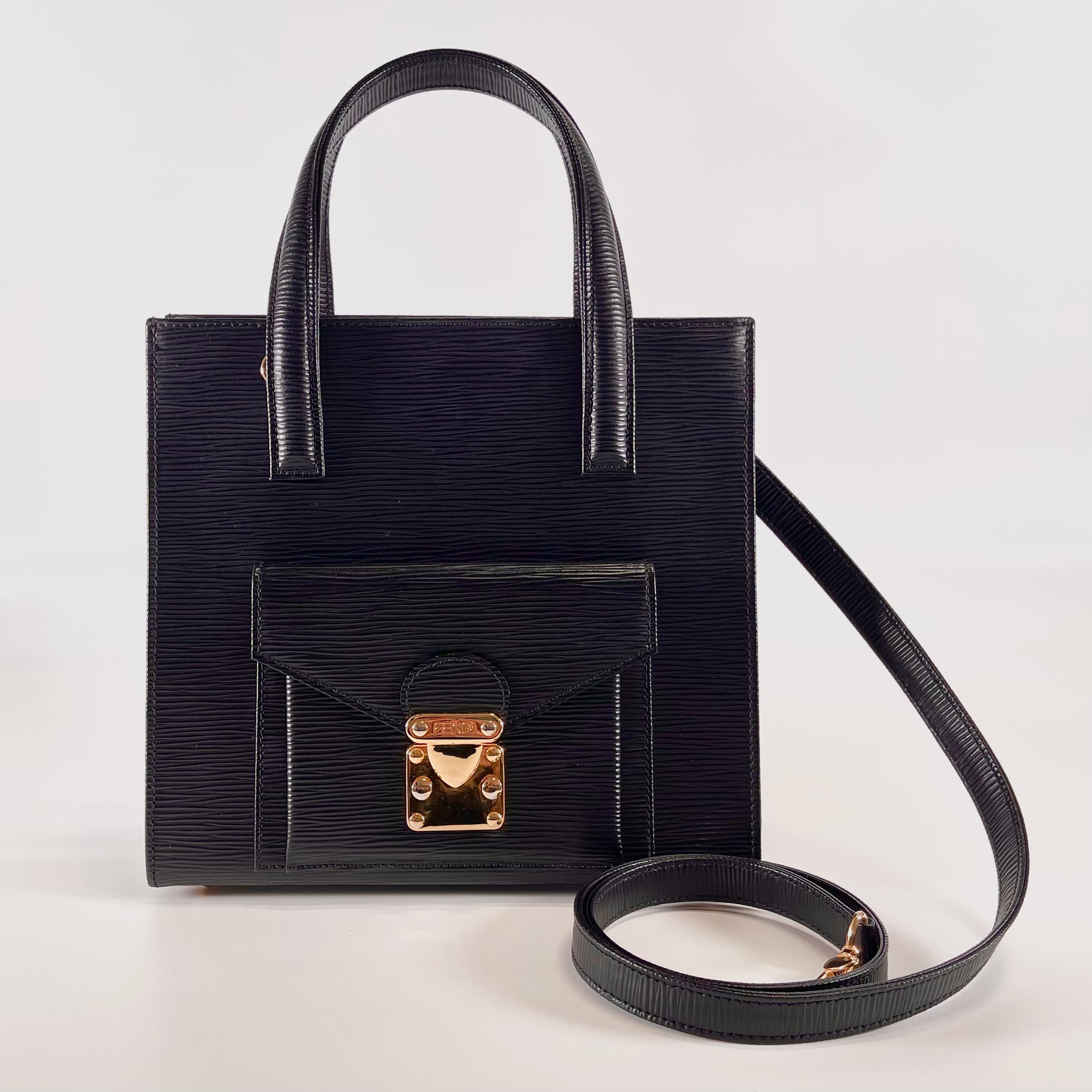 2602 secondhand FENDI hand bag