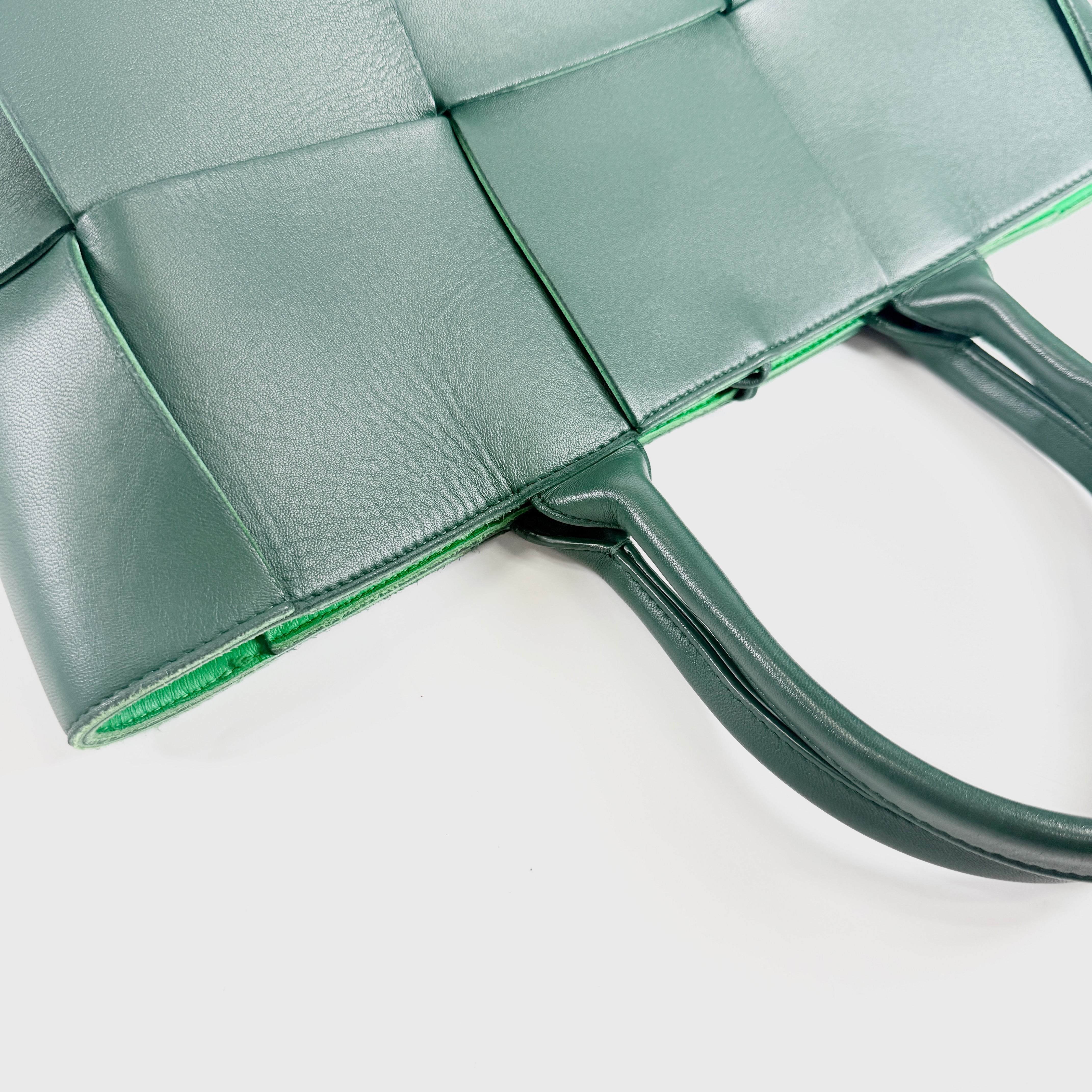2608 secondhand BOTTEGA VENETA Arco Tote Bag