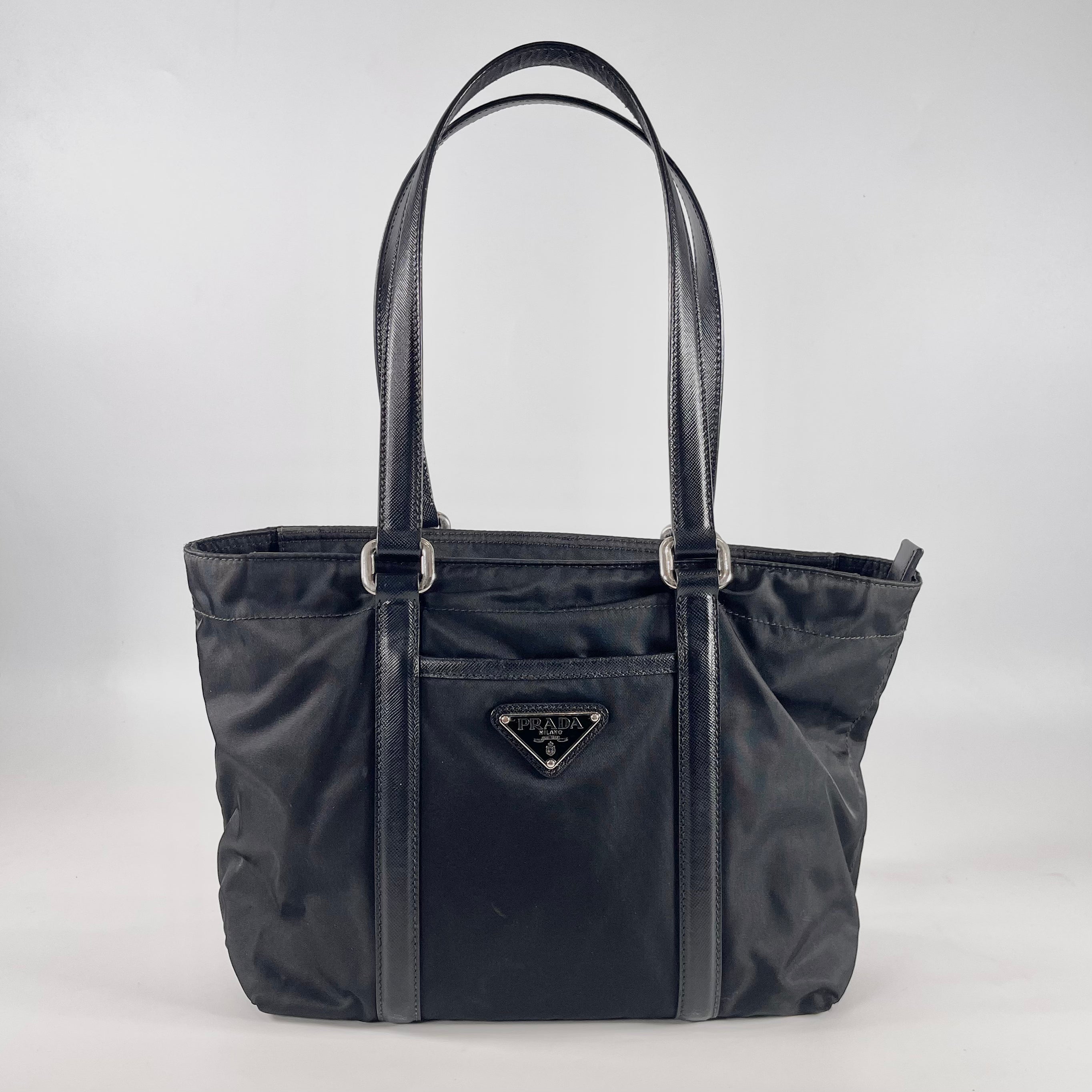 2512 secondhand  PRADA nylon hand bag