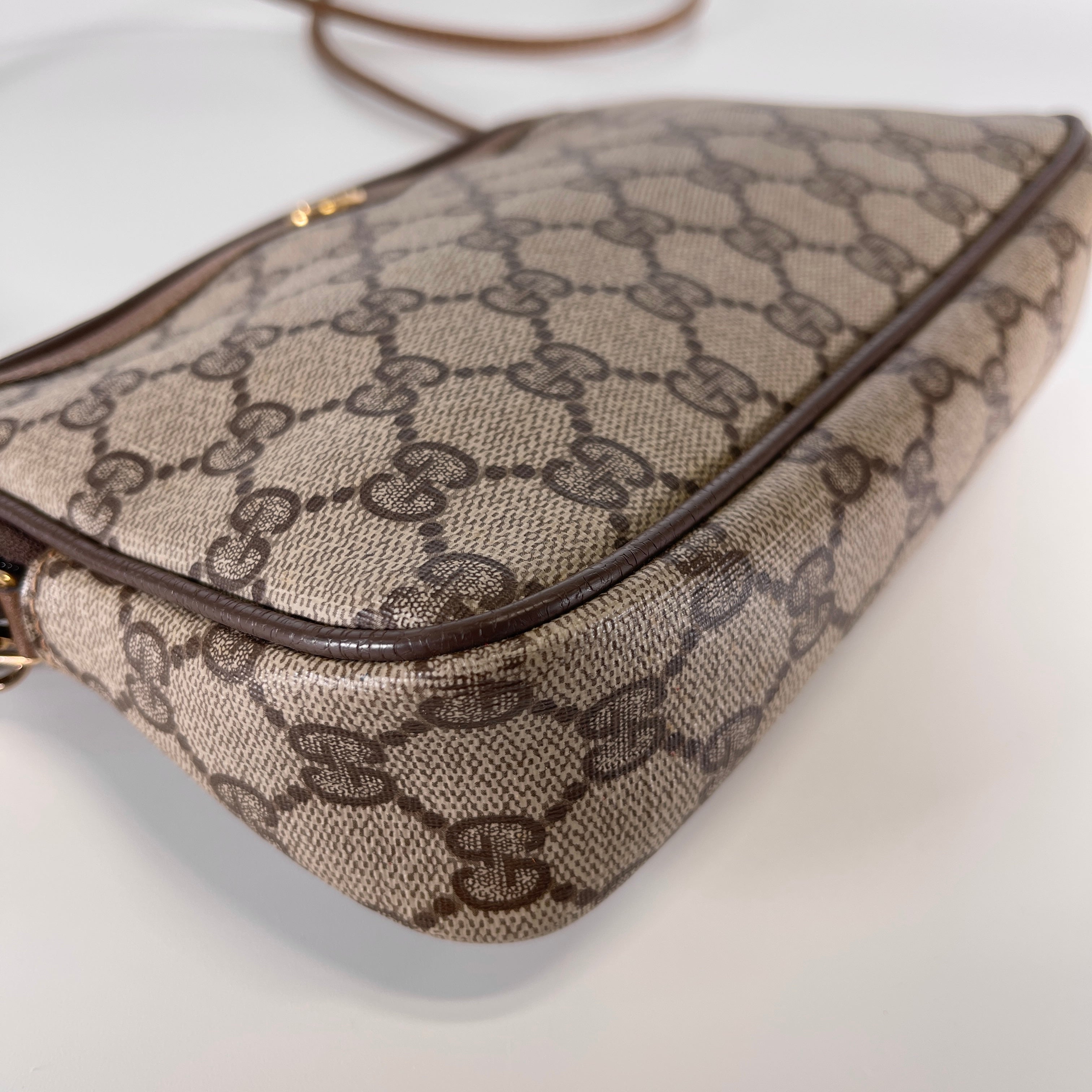 2605 secondhand GUCCI GG Supreme Shoulder bag