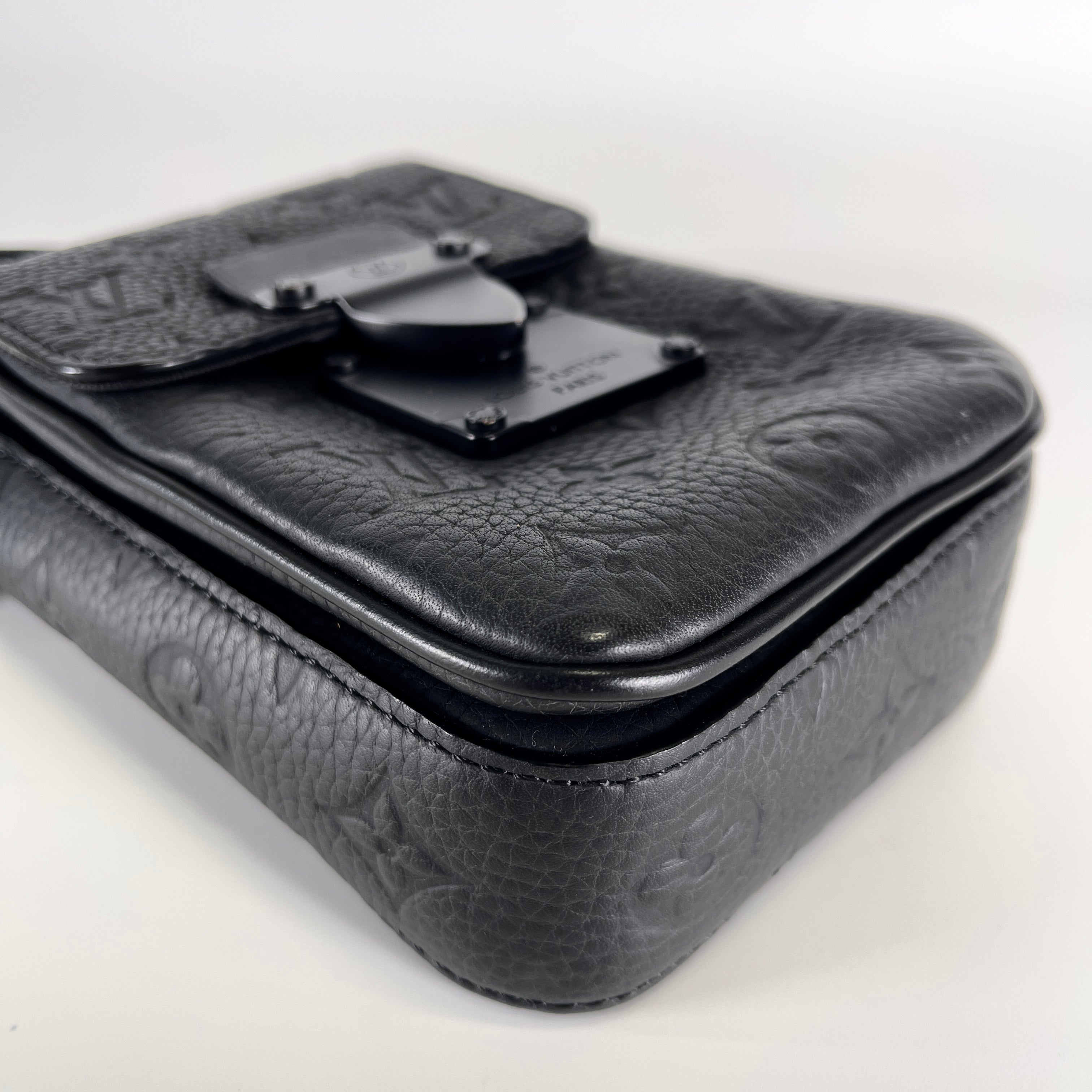 2604 secondhand LV M81524 S rock Vertical Wearables Wallet IC