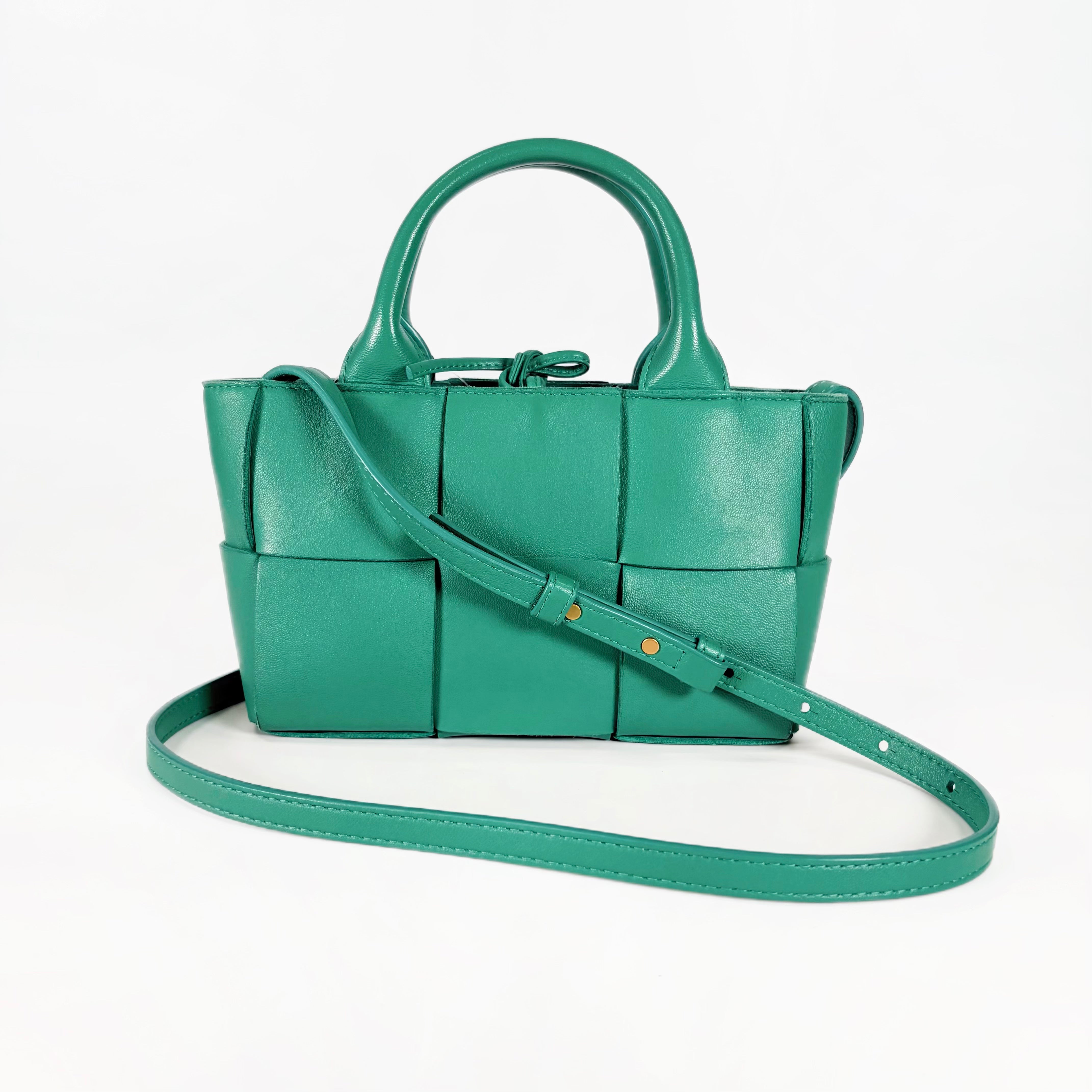 2605 secondhand BOTTEGAVENETA Arco green