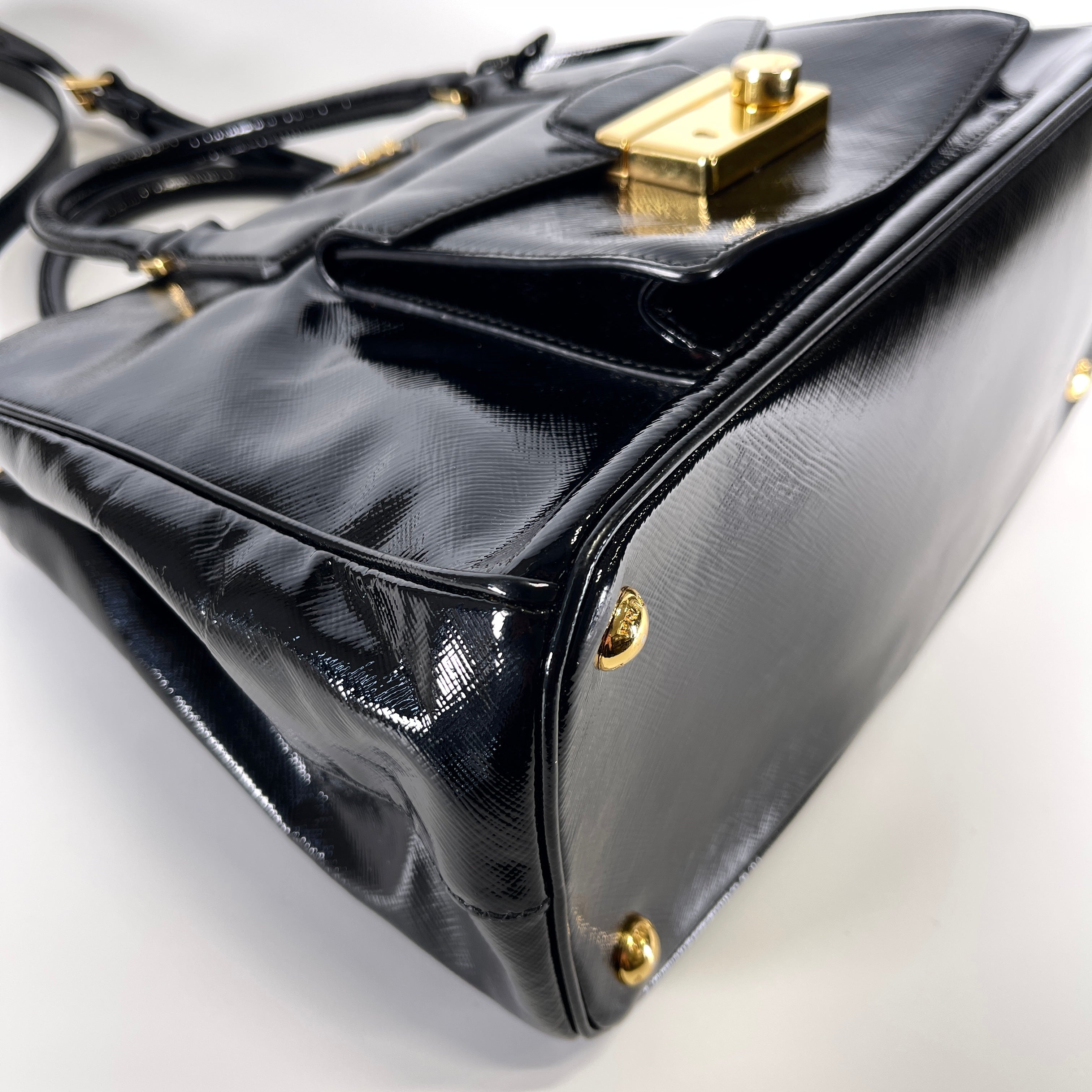 2604 secondhand PRADA 2Way bag