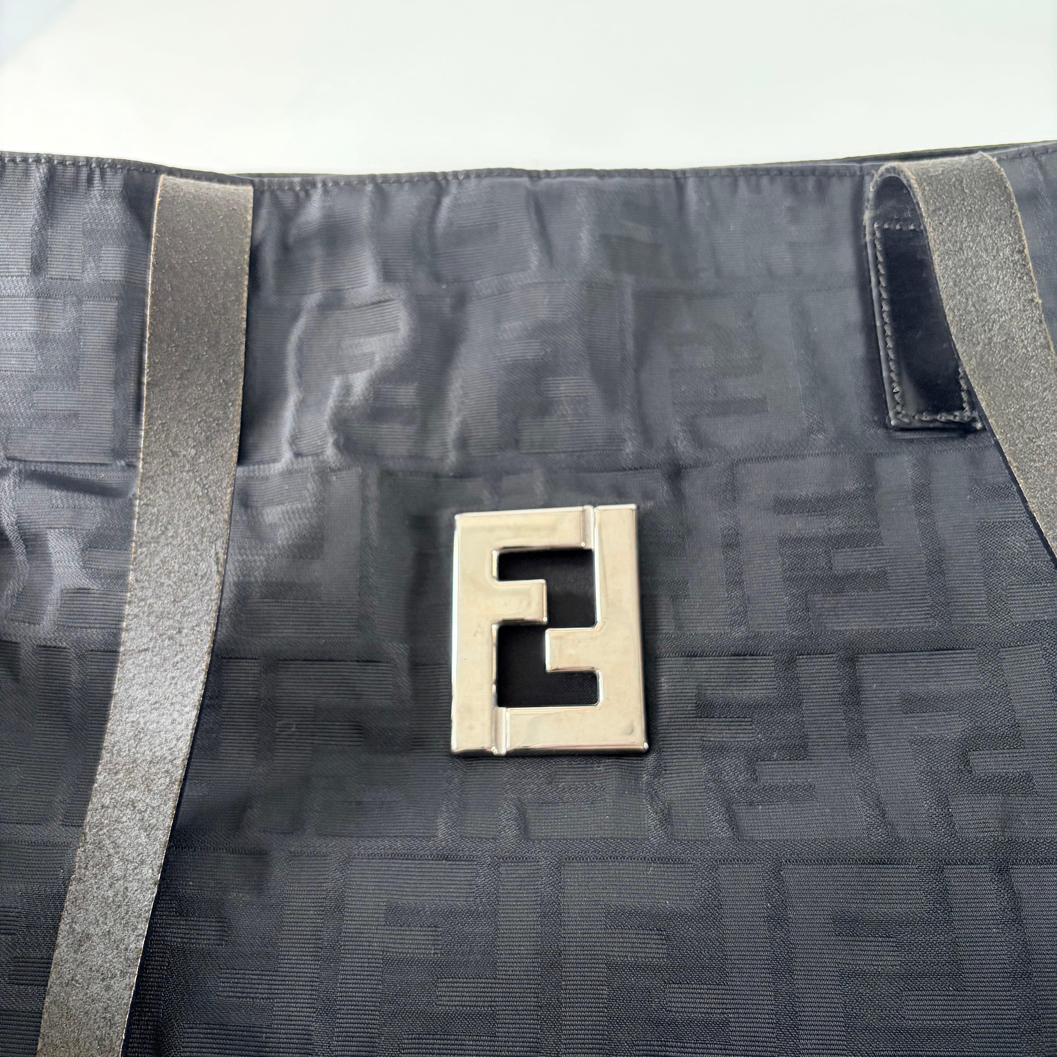 2605 secondhand FENDI Zucca hand bag