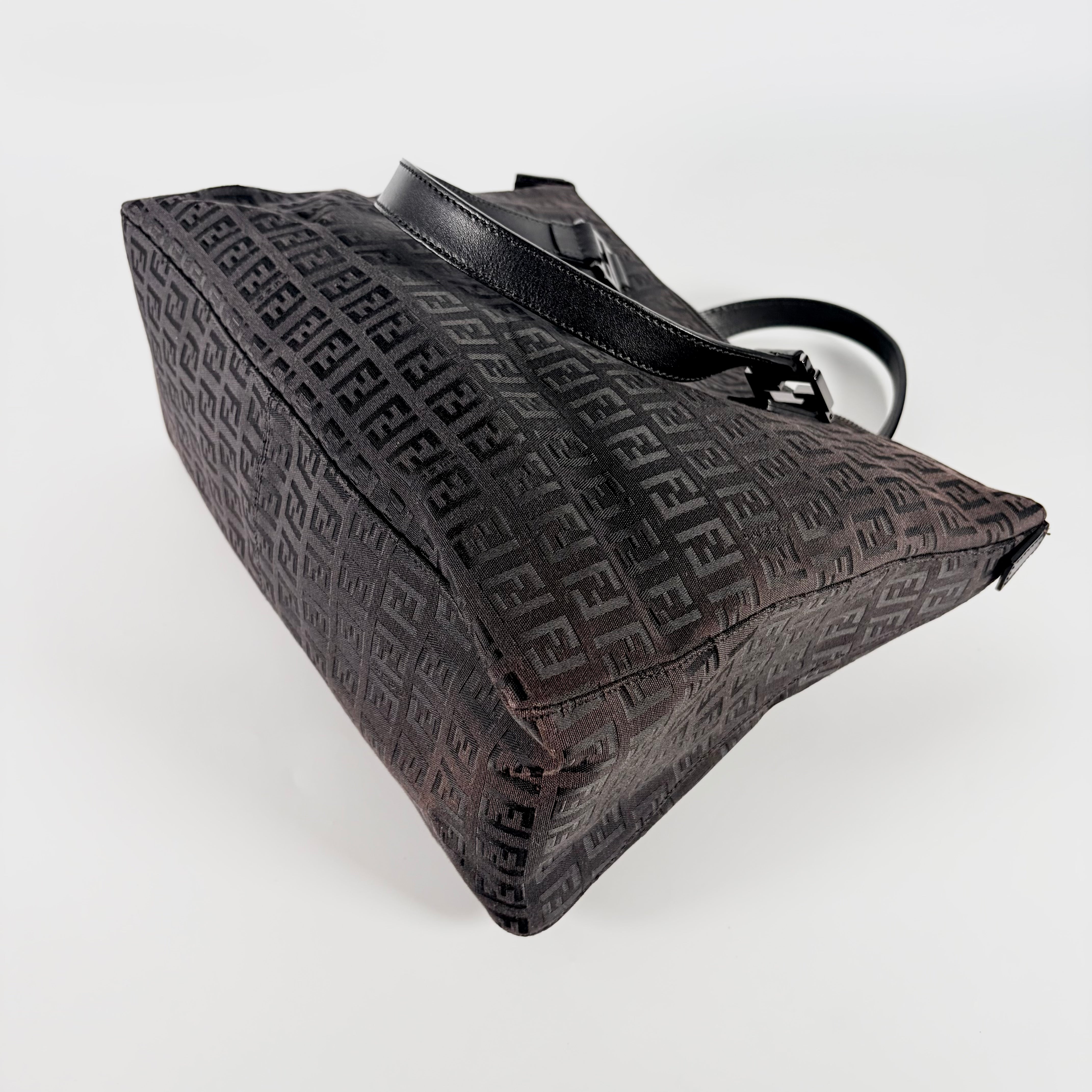 2605 secondhand FENDI Zucchino hand bag