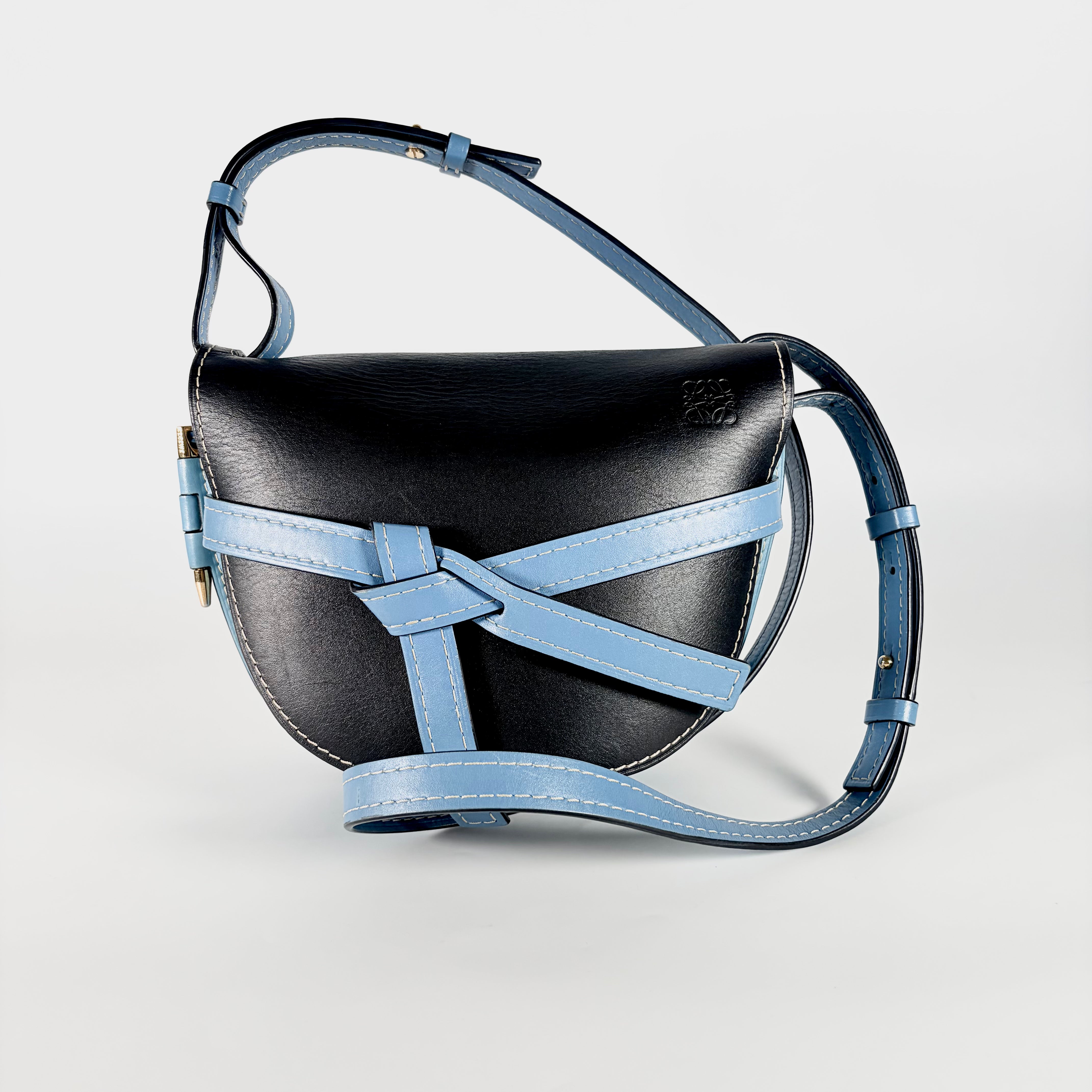 2604 secondhand LOEWE gate shoulder Navy × blue