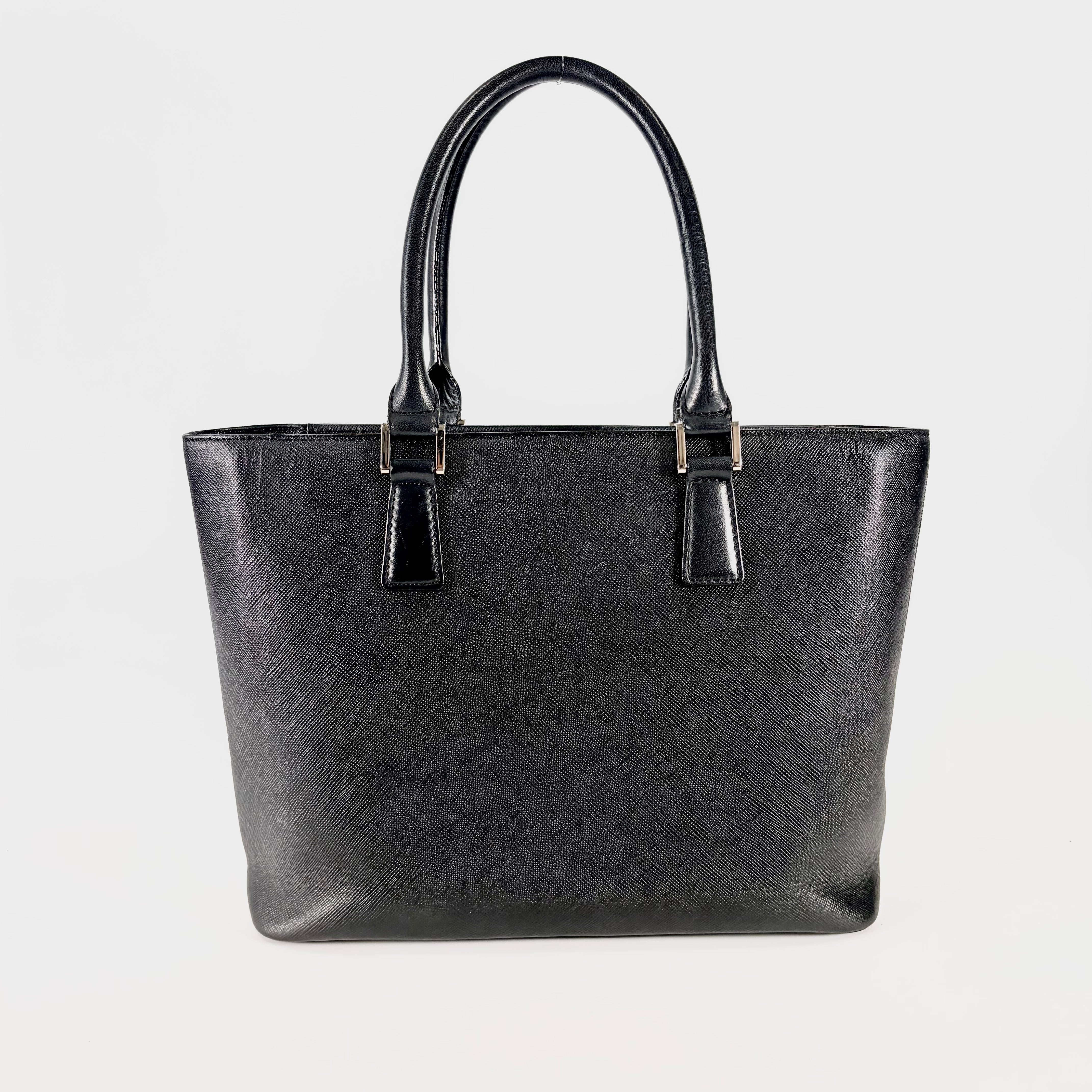 2605 secondhand BURBERRY hand bag