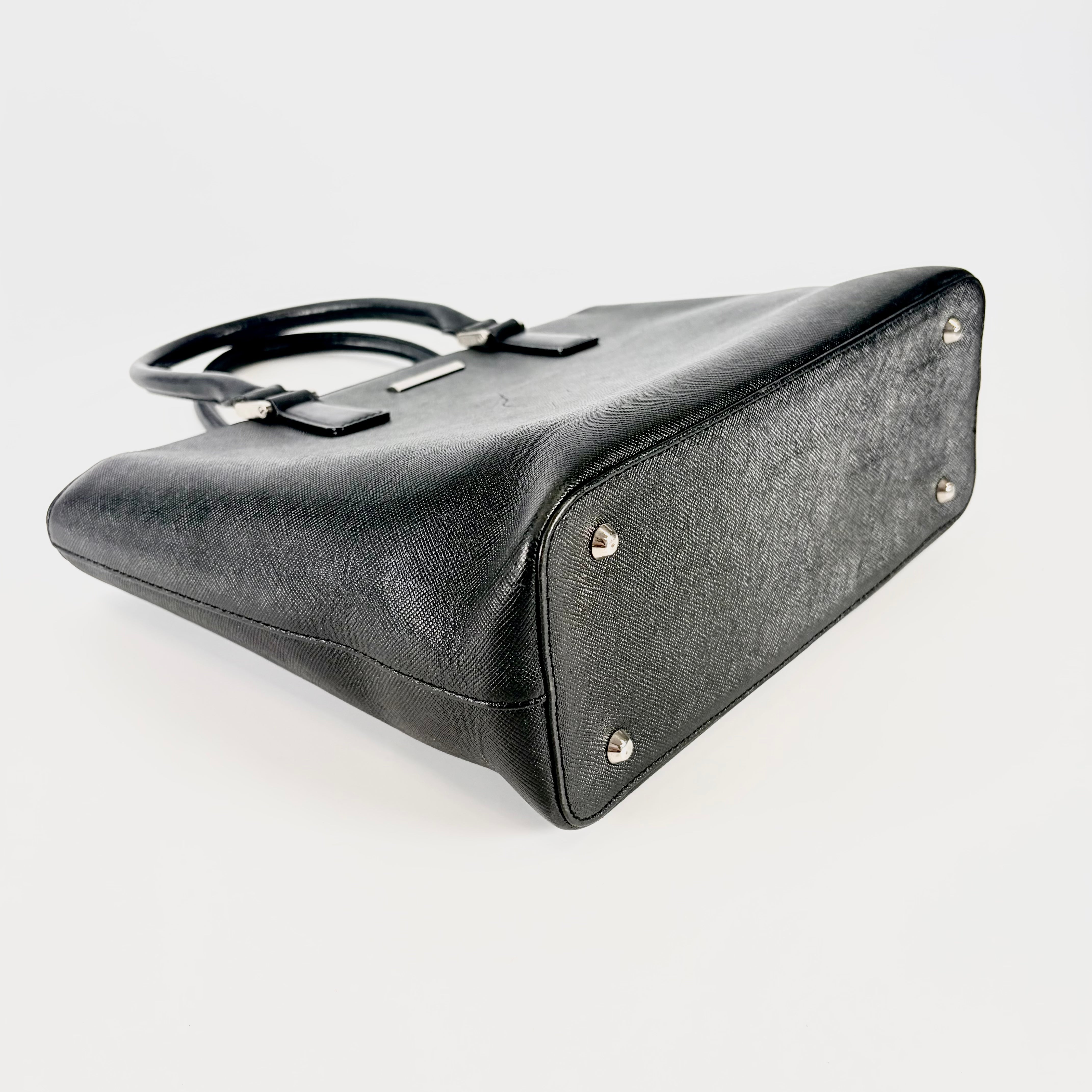 2605 secondhand BURBERRY hand bag